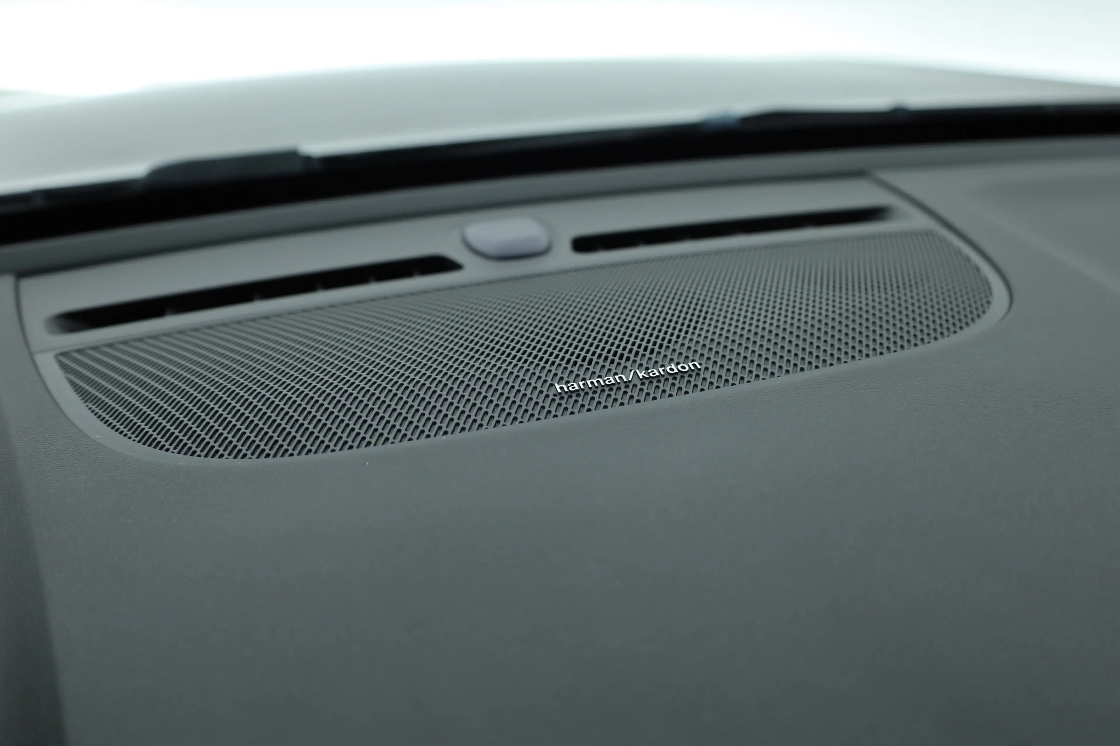Volvo XC40 1.5 T5 Plug-in hybrid Plus Dark | Trekhaak | 360 c — photo 15