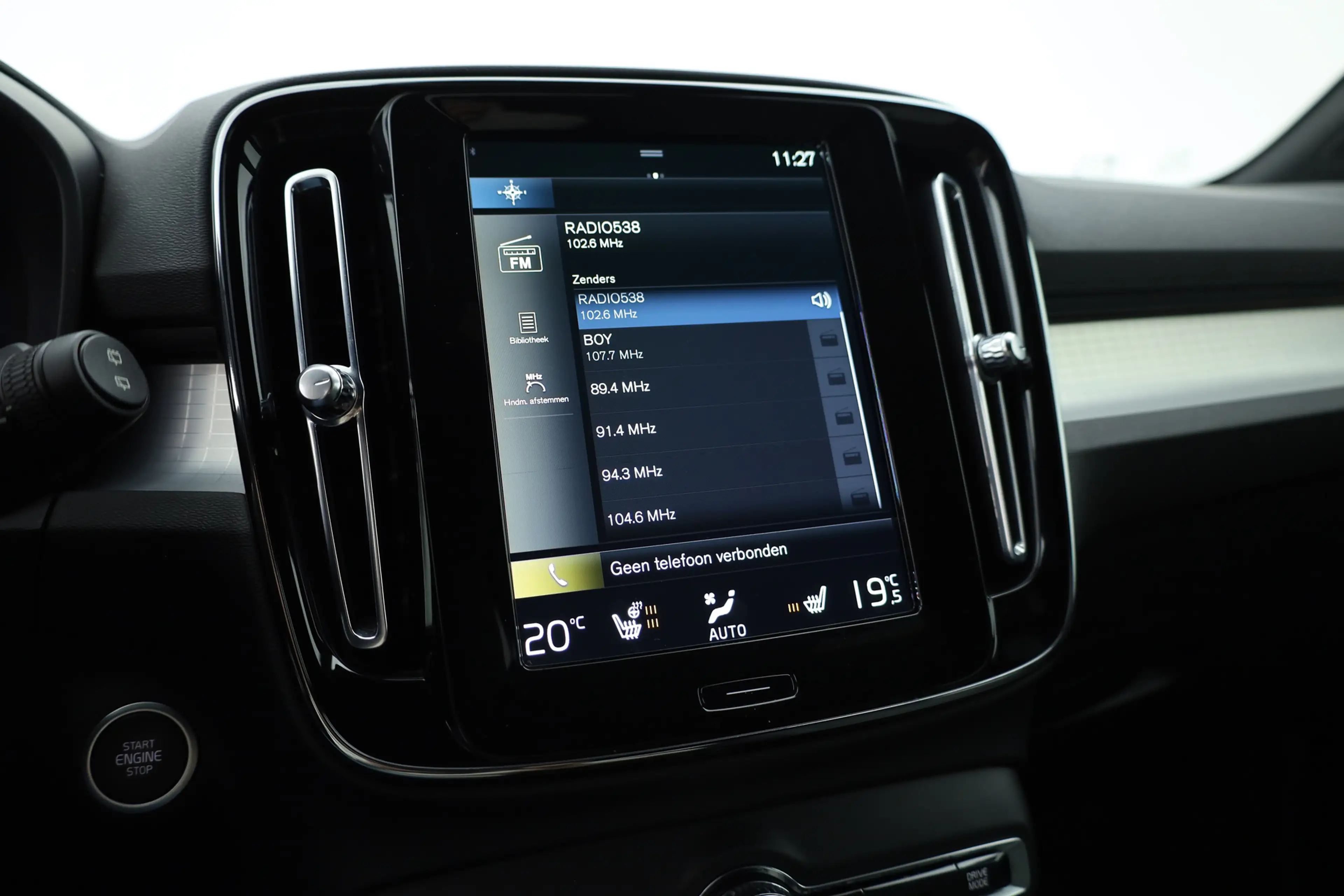 Volvo XC40 1.5 T5 Plug-in hybrid Plus Dark | Trekhaak | 360 c — photo 20