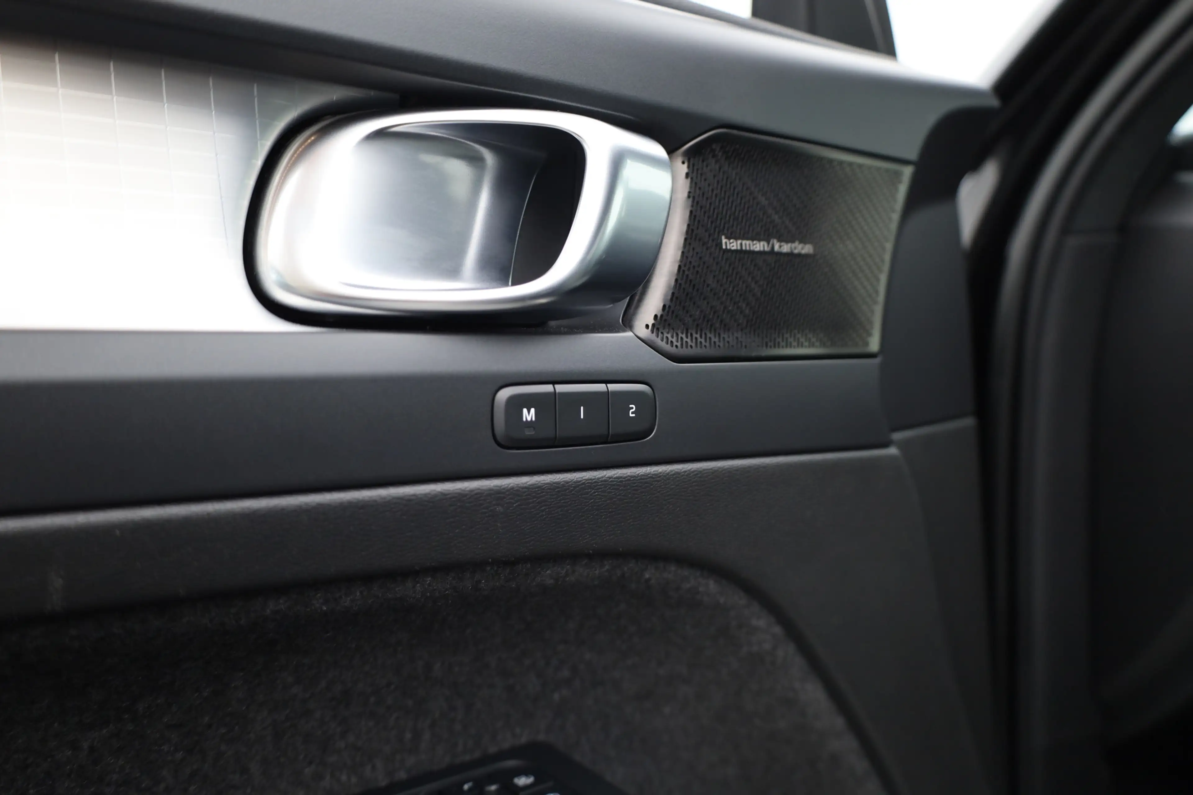 Volvo XC40 1.5 T5 Plug-in hybrid Plus Dark | Trekhaak | 360 c — photo 7
