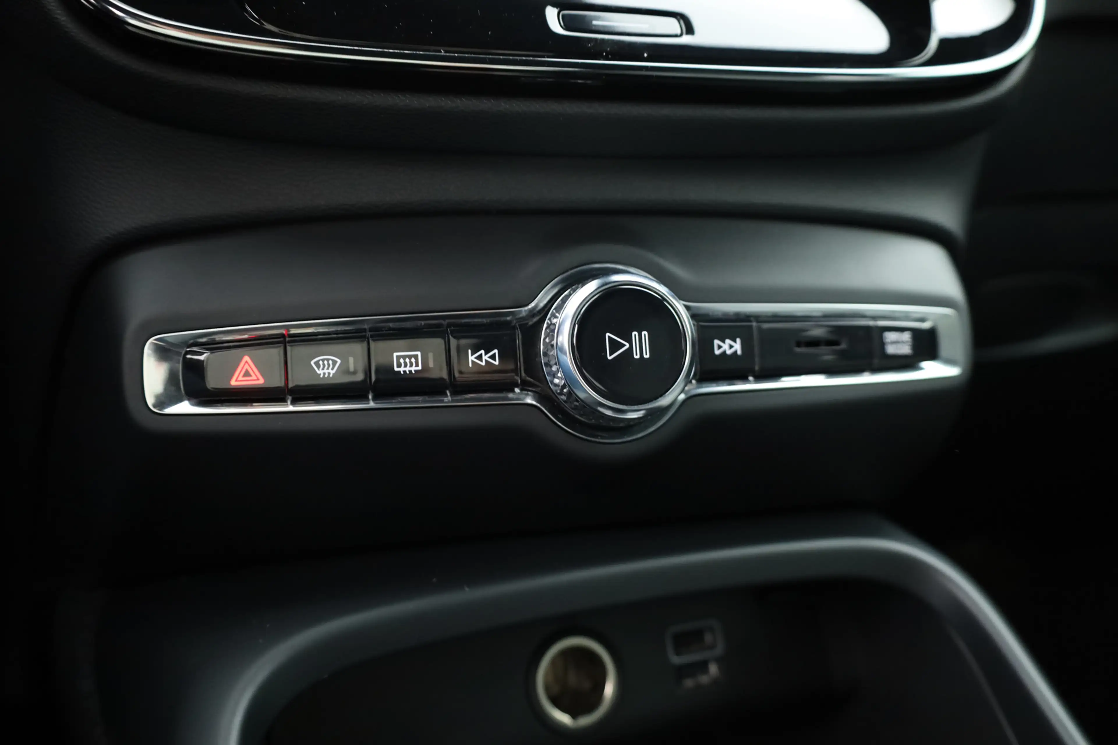 Volvo XC40 1.5 T5 Plug-in hybrid Plus Dark | Trekhaak | 360 c — photo 28