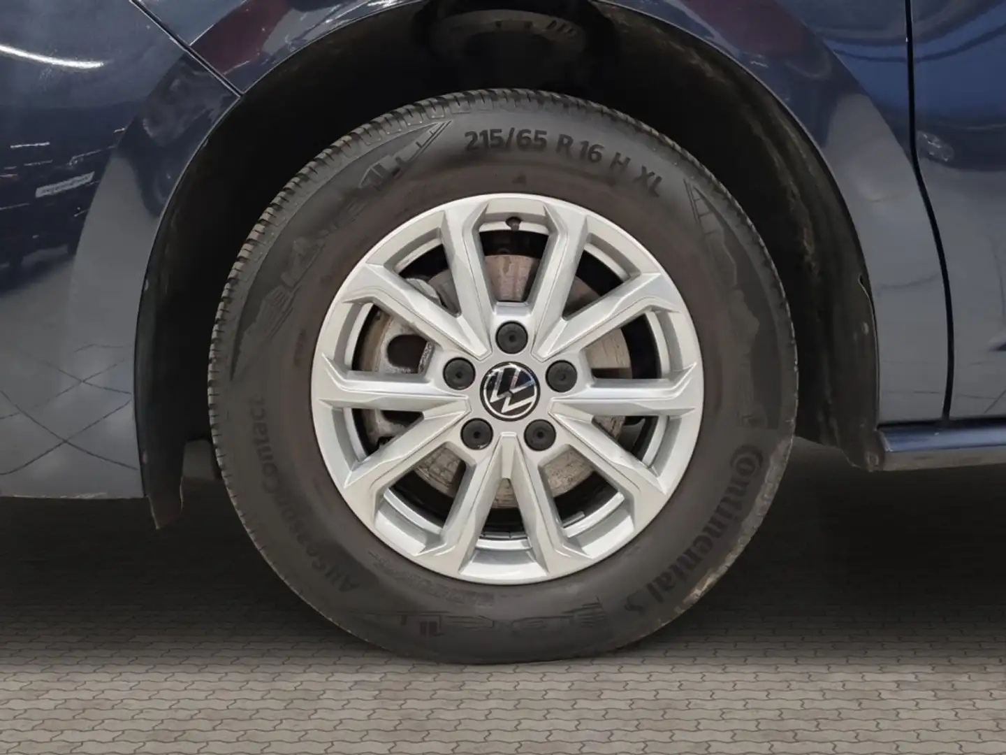 Volkswagen T7 Multivan 2.0 TDI Life lang Navi Schiebetüren Leder Klima LE - 2