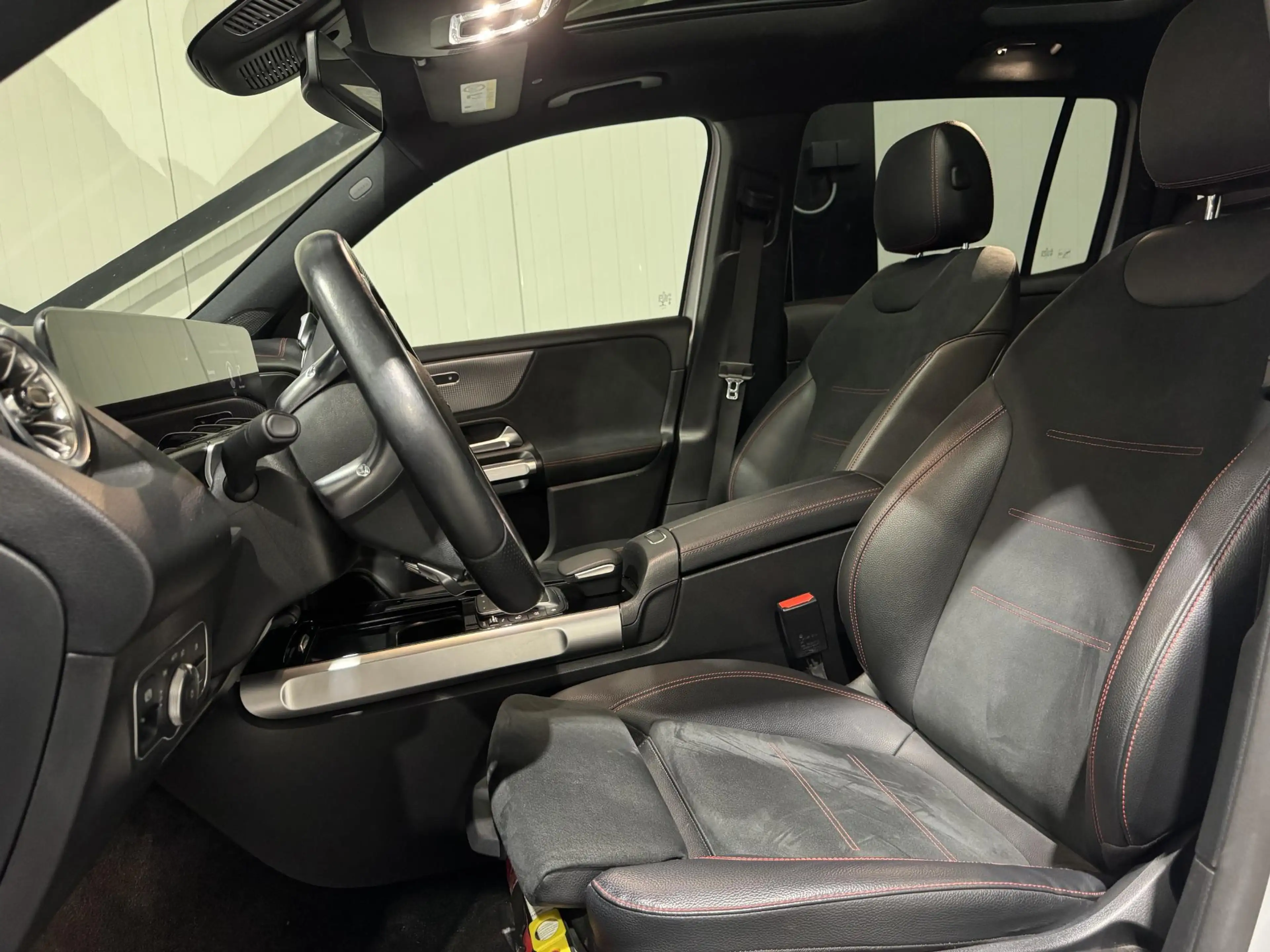 Mercedes-Benz EQB 250 AMG Line 7p. 67 kWh | panorama | sfeerverlichting — photo 6