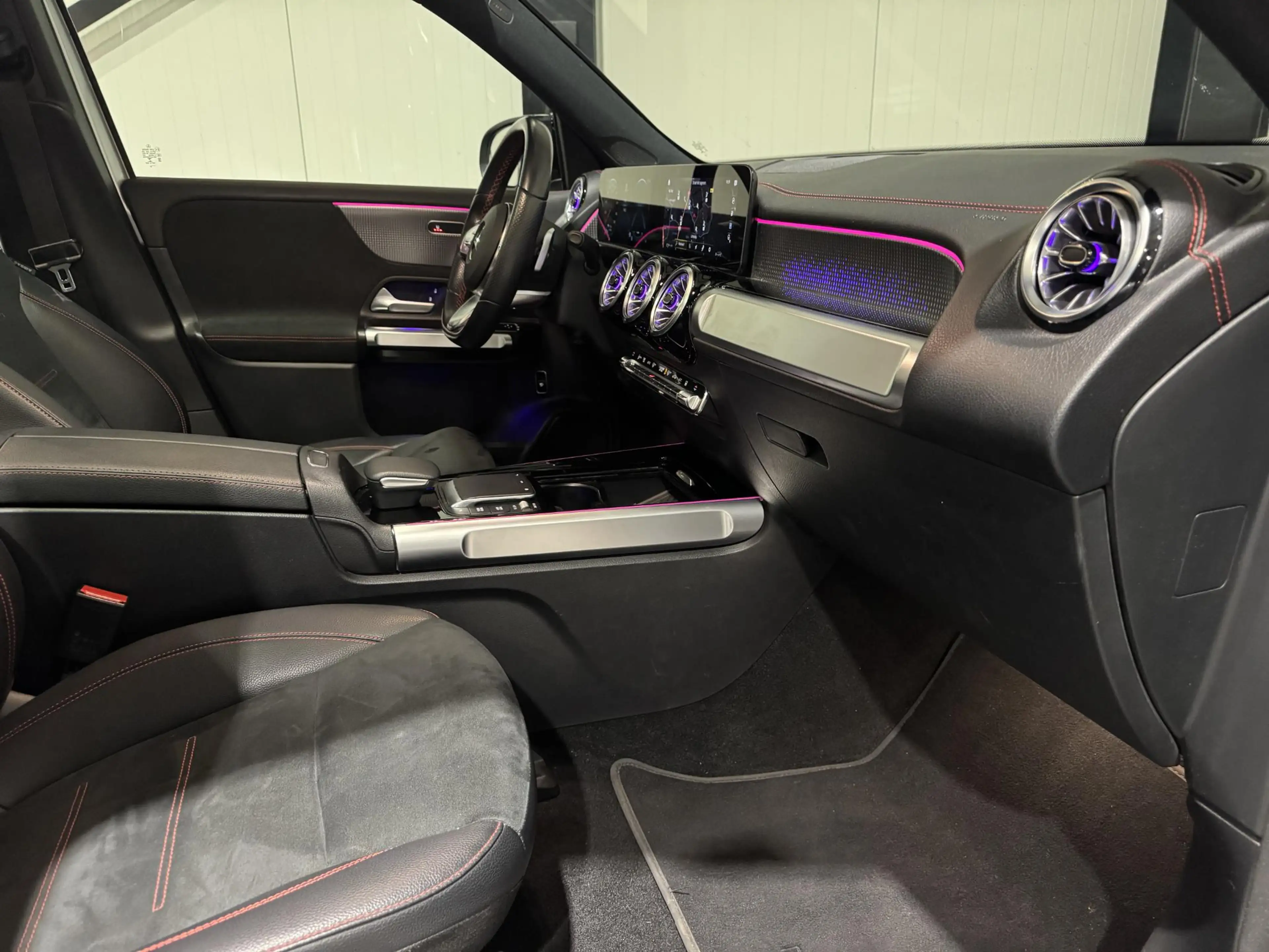 Mercedes-Benz EQB 250 AMG Line 7p. 67 kWh | panorama | sfeerverlichting — photo 9