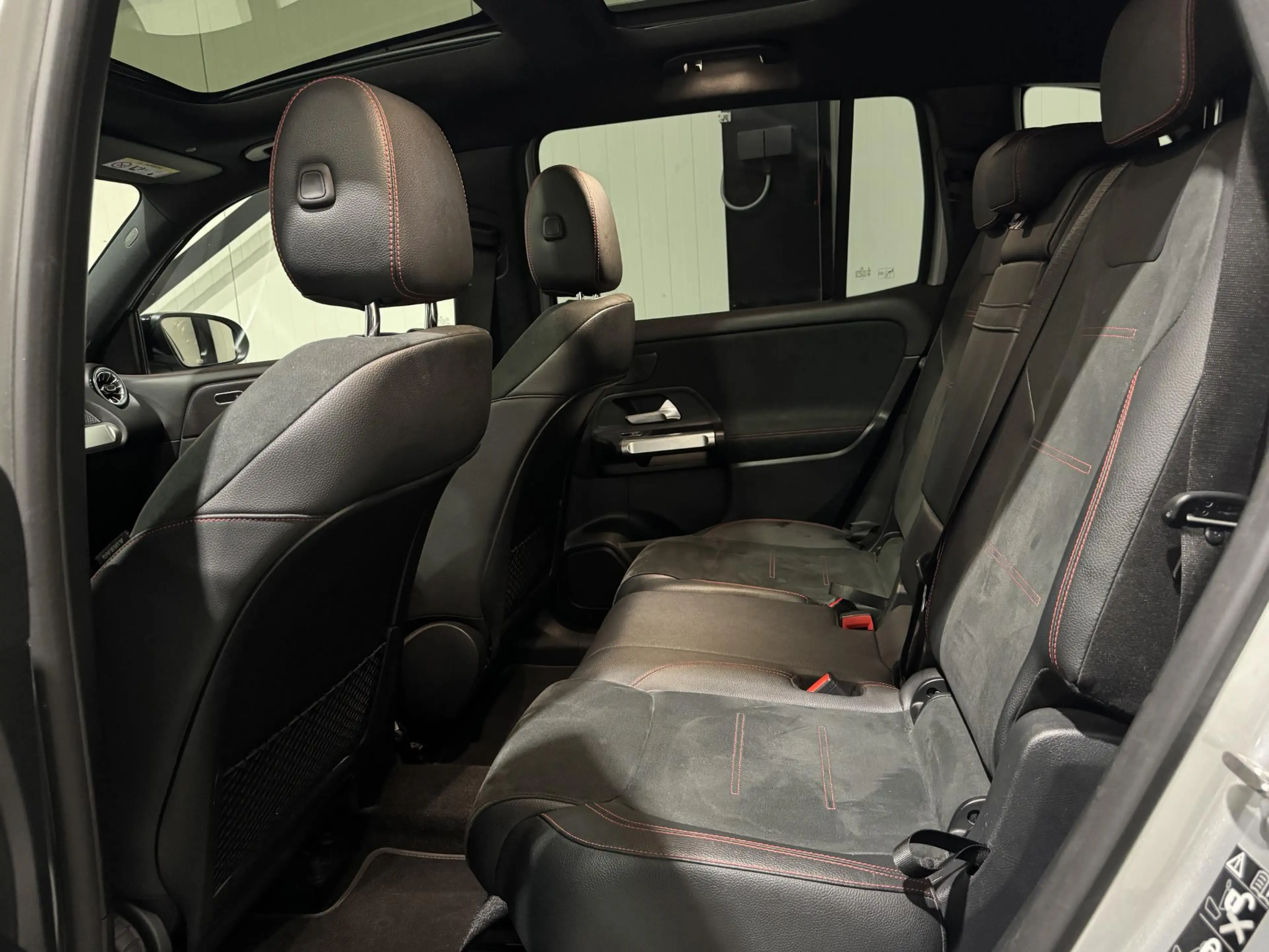 Mercedes-Benz EQB 250 AMG Line 7p. 67 kWh | panorama | sfeerverlichting — photo 11