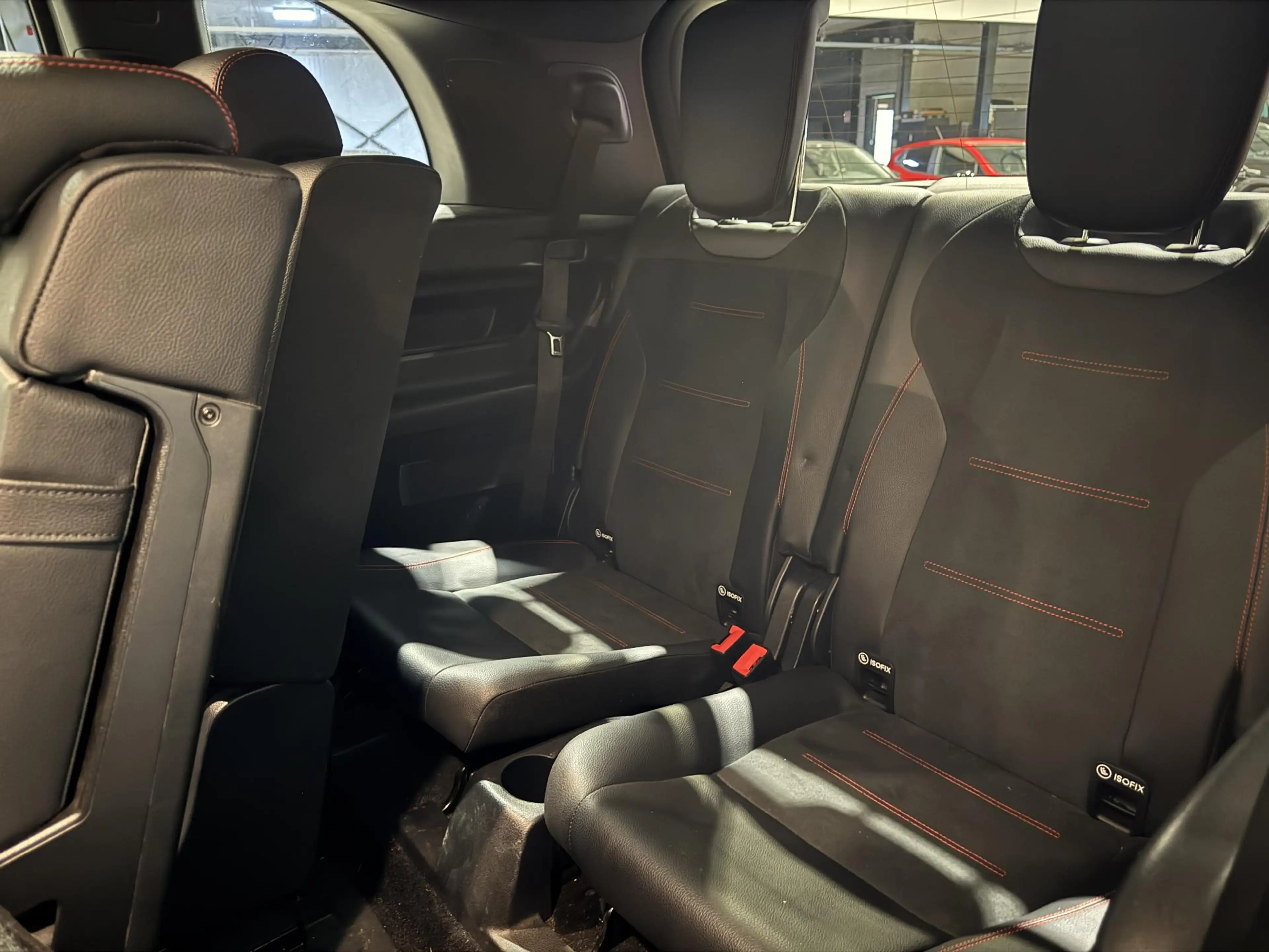 Mercedes-Benz EQB 250 AMG Line 7p. 67 kWh | panorama | sfeerverlichting — photo 12