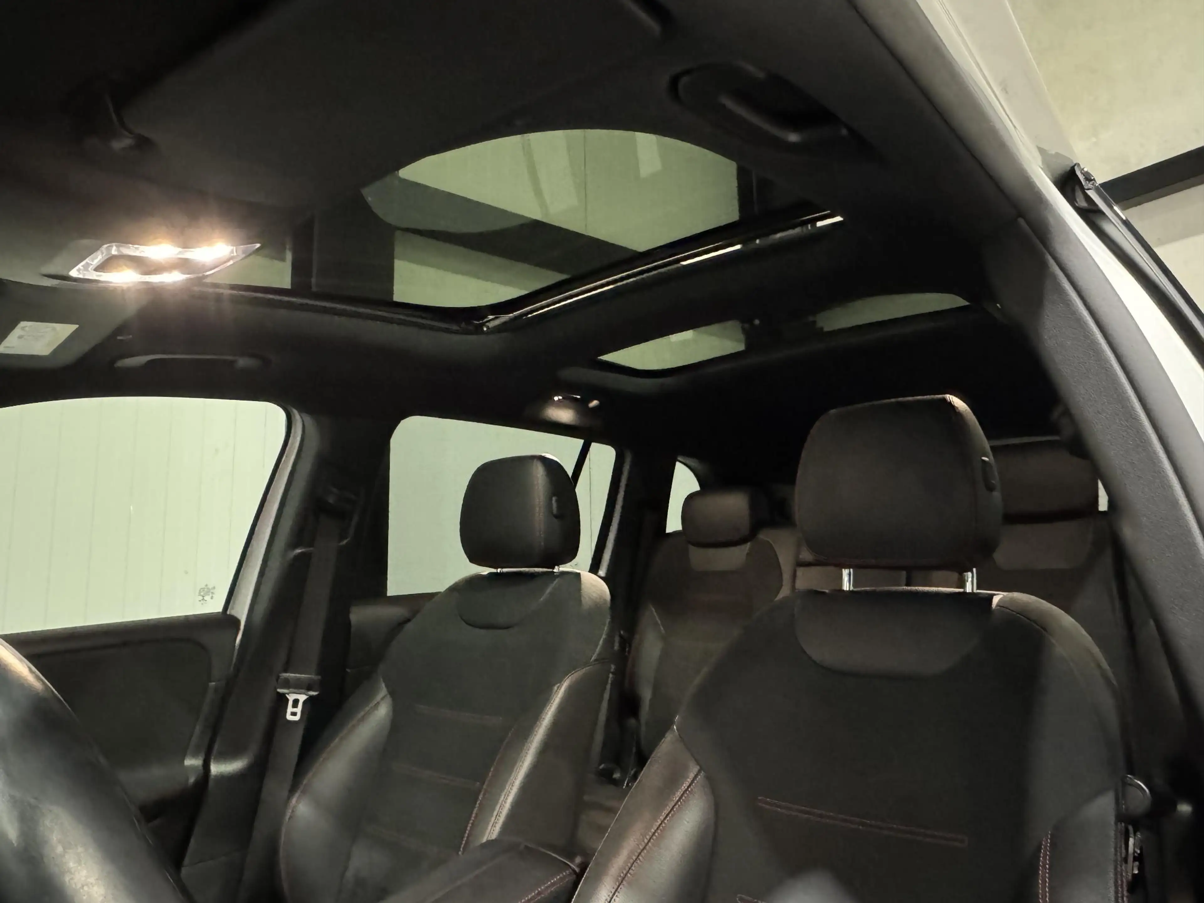 Mercedes-Benz EQB 250 AMG Line 7p. 67 kWh | panorama | sfeerverlichting — photo 8