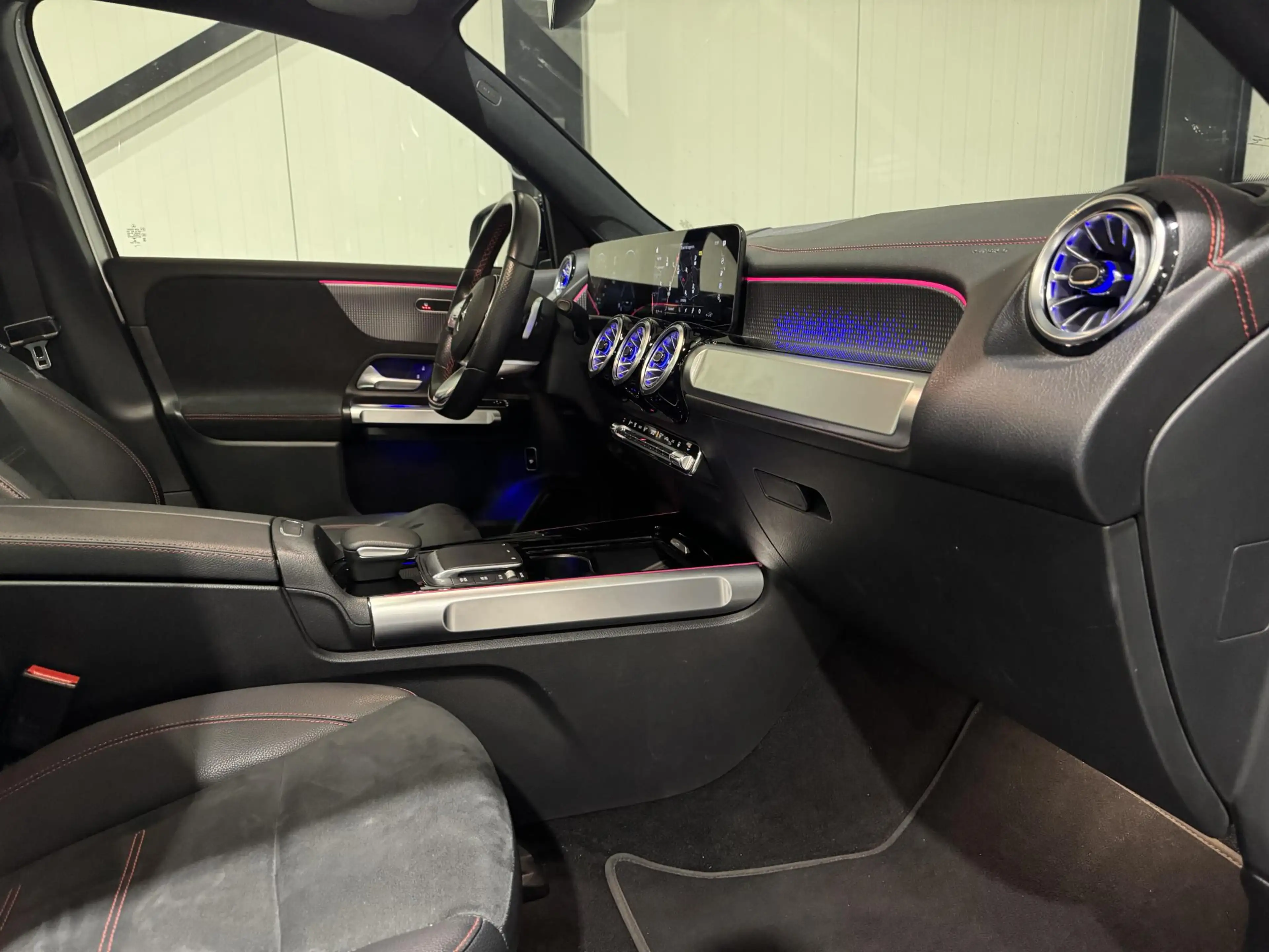 Mercedes-Benz EQB 250 AMG Line 7p. 67 kWh | panorama | sfeerverlichting — photo 10