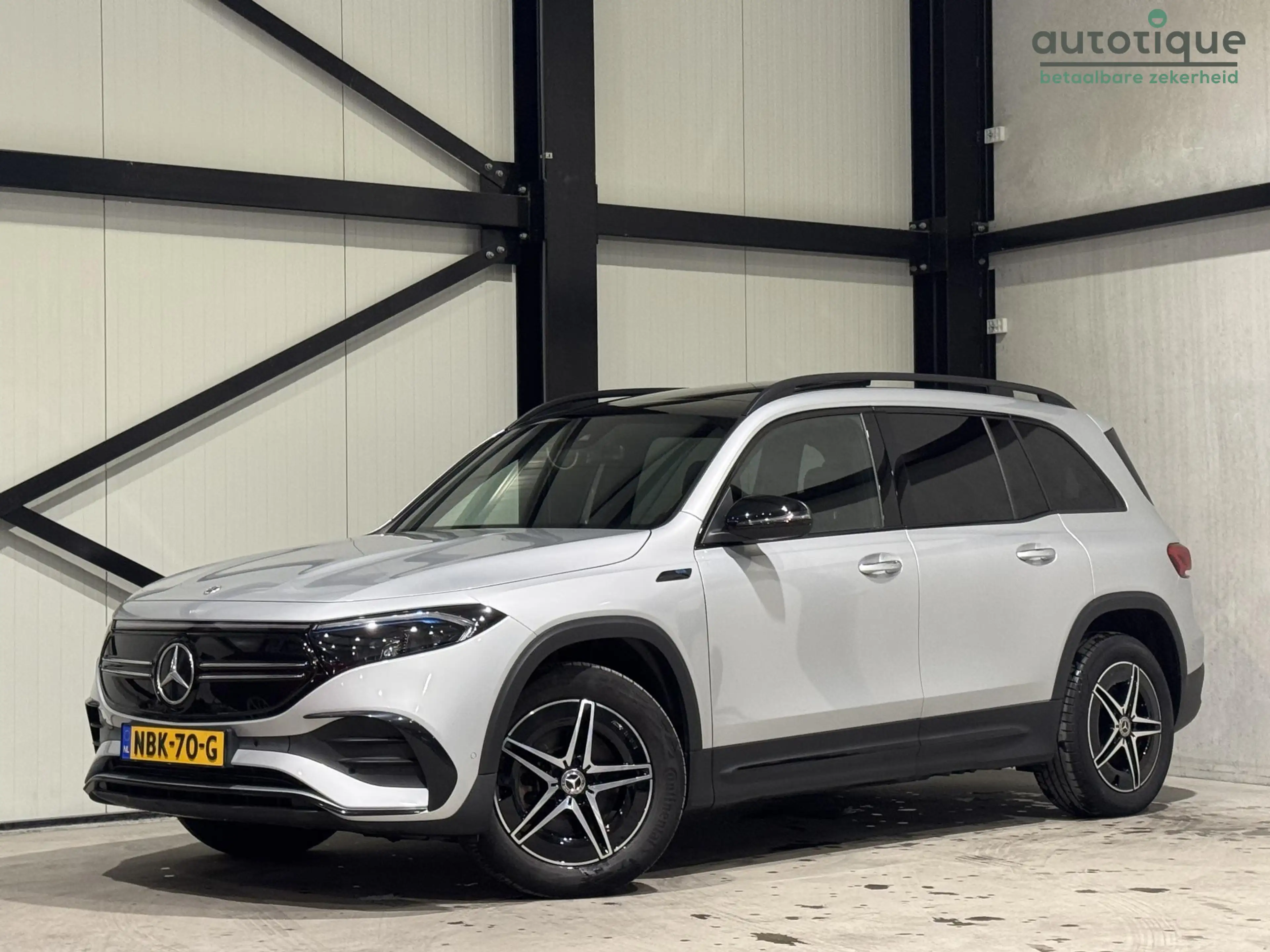 Mercedes-Benz EQB 250 AMG Line 7p. 67 kWh | panorama | sfeerverlichting