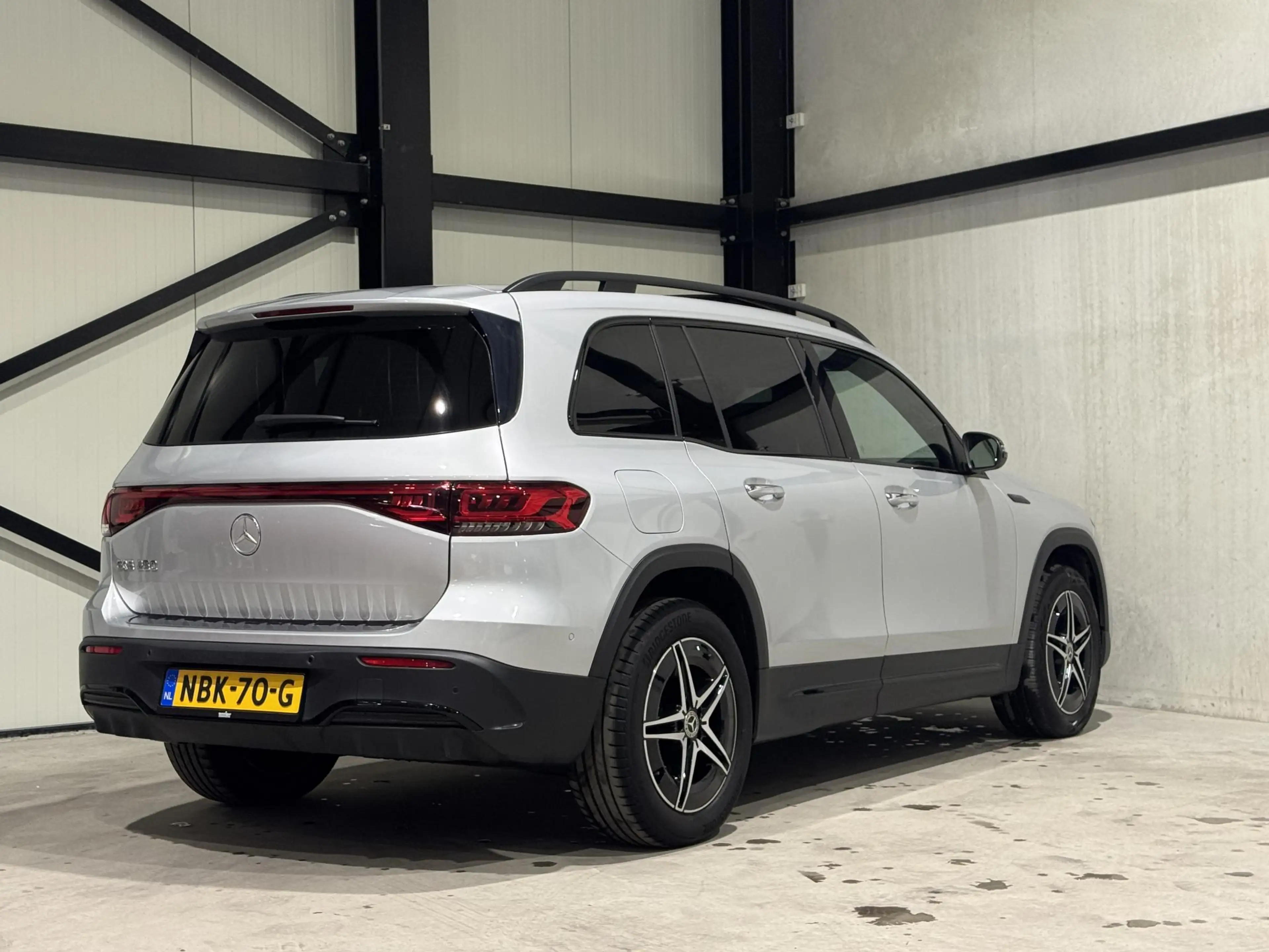 Mercedes-Benz EQB 250 AMG Line 7p. 67 kWh | panorama | sfeerverlichting — photo 2