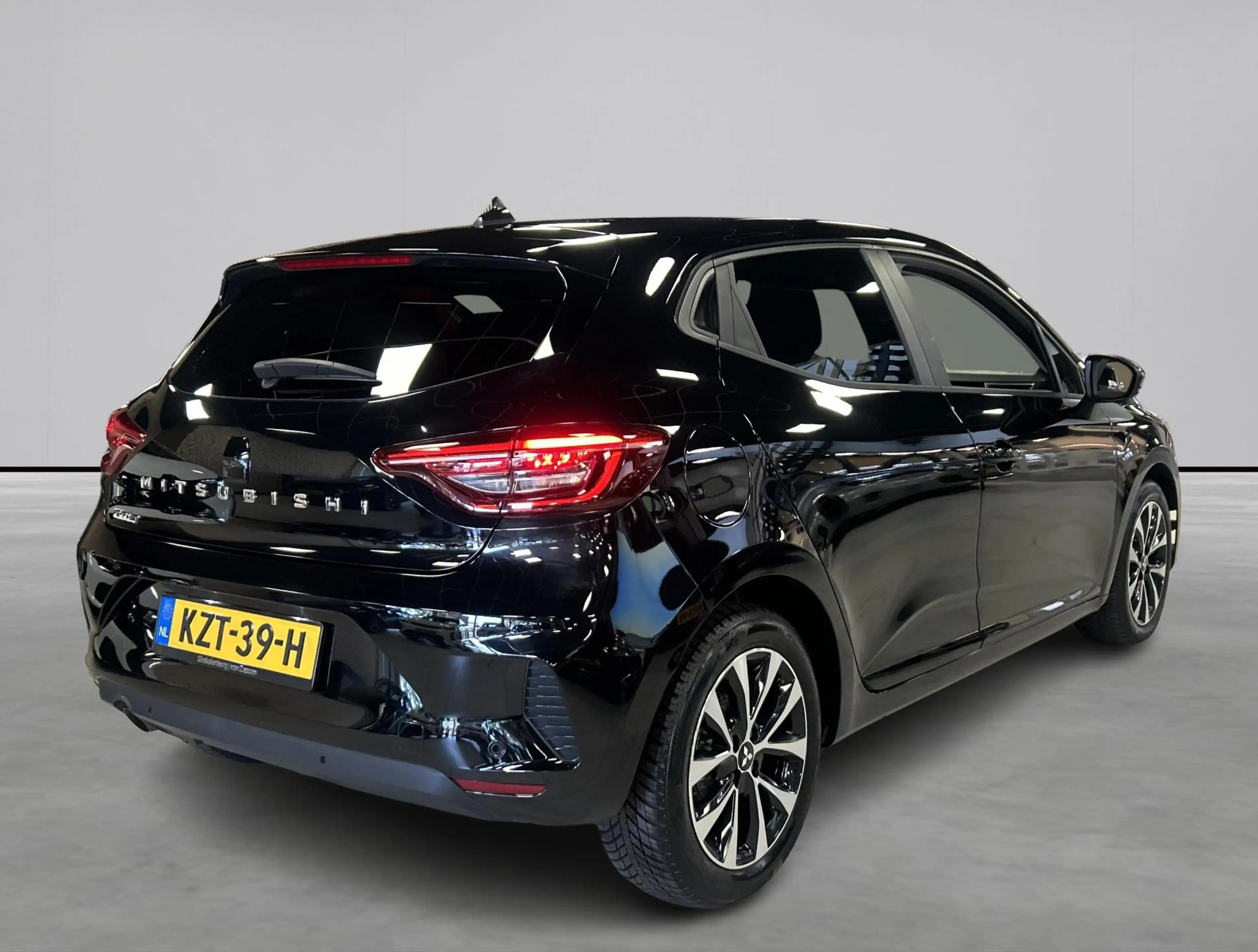 Mitsubishi Colt 1.0T MT Intense — photo 5