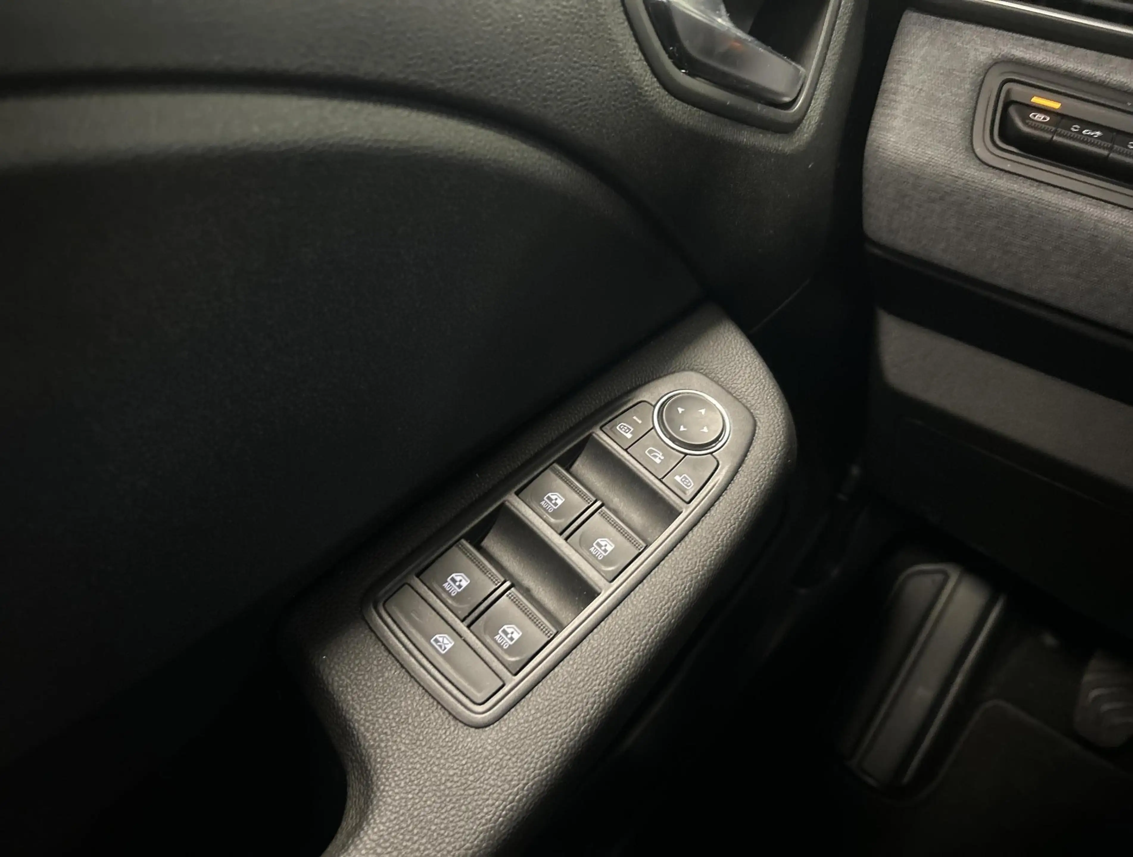 Mitsubishi Colt 1.0T MT Intense — photo 14