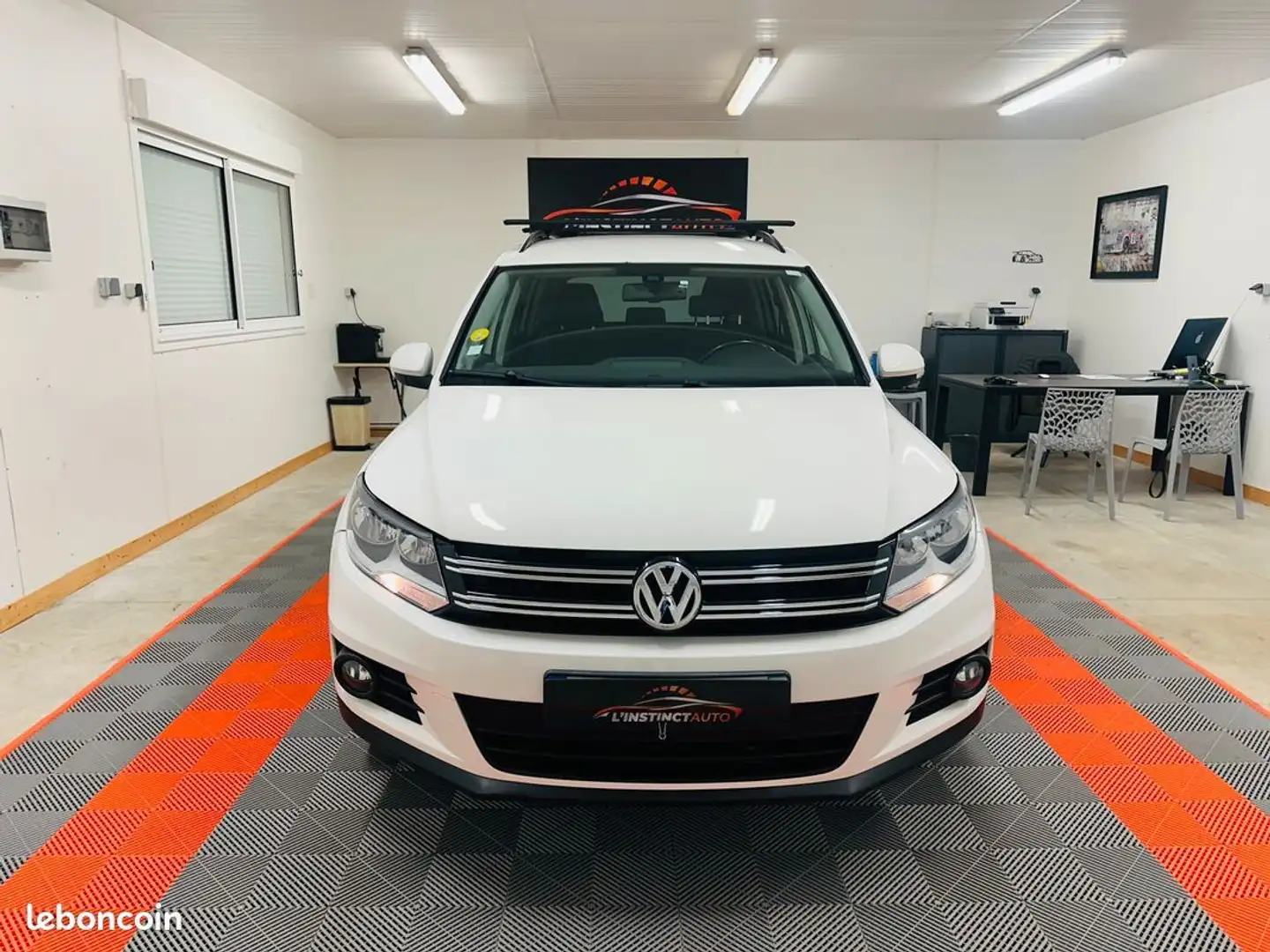 Volkswagen Tiguan 2.0 TDI 110ch BlueMotion Technology FAP Білий - 2