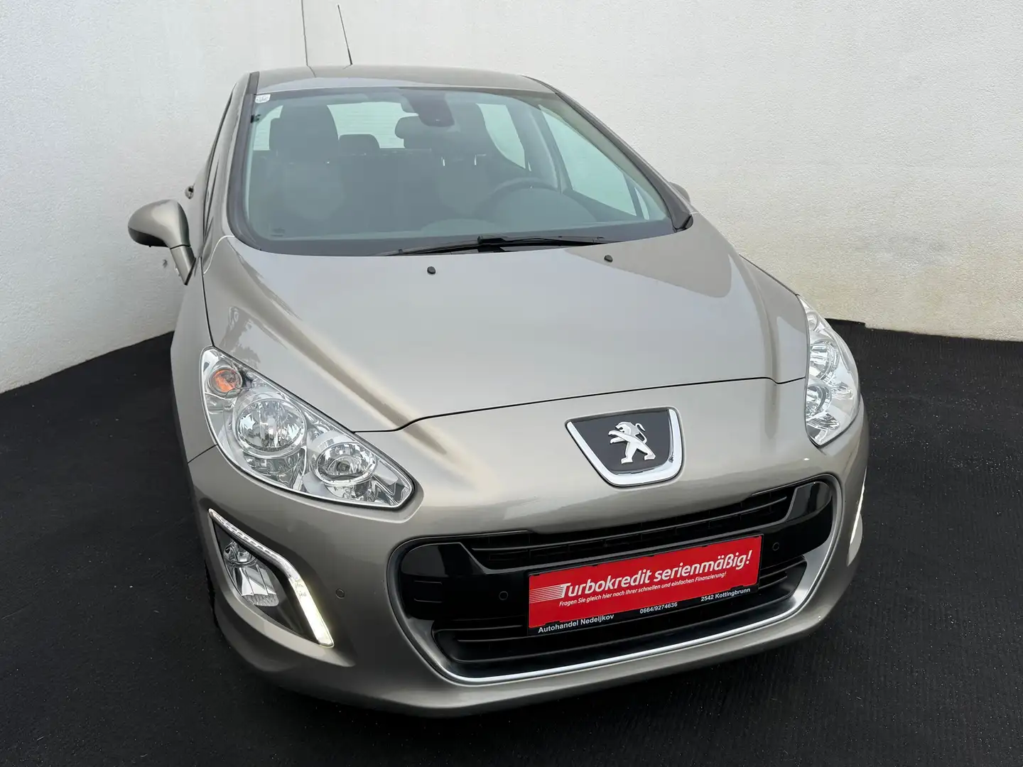 Peugeot 308 1,6 HDi 115 Active //NUR.88.950KM// Grau - 2
