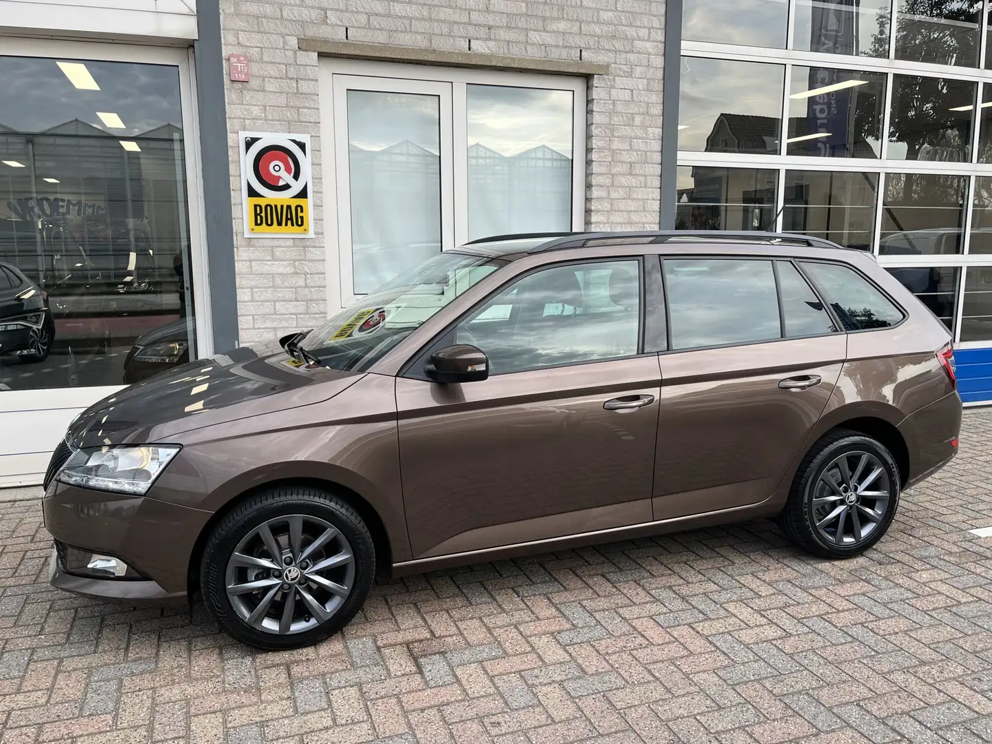 Skoda Fabia Combi 1.0 Business Edition Plus / PARK. SENSOREN/ Brun - 2