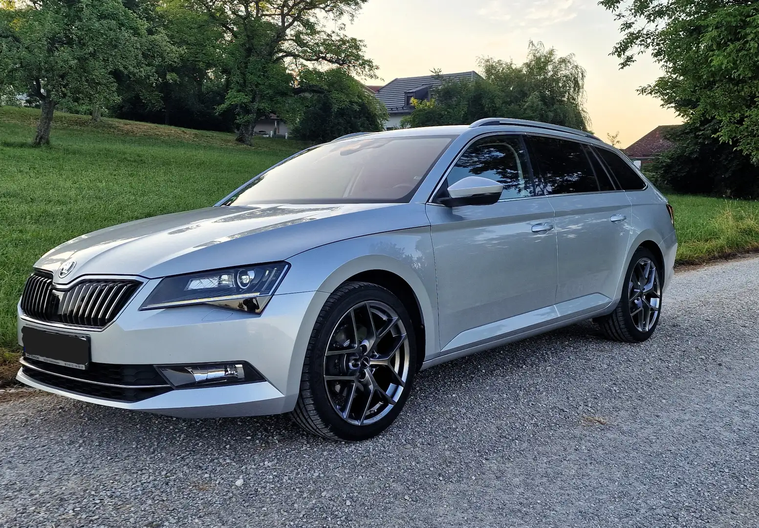 Skoda Superb Superb III Combi Diesel Combi 2.0 TDI Style Silber - 1