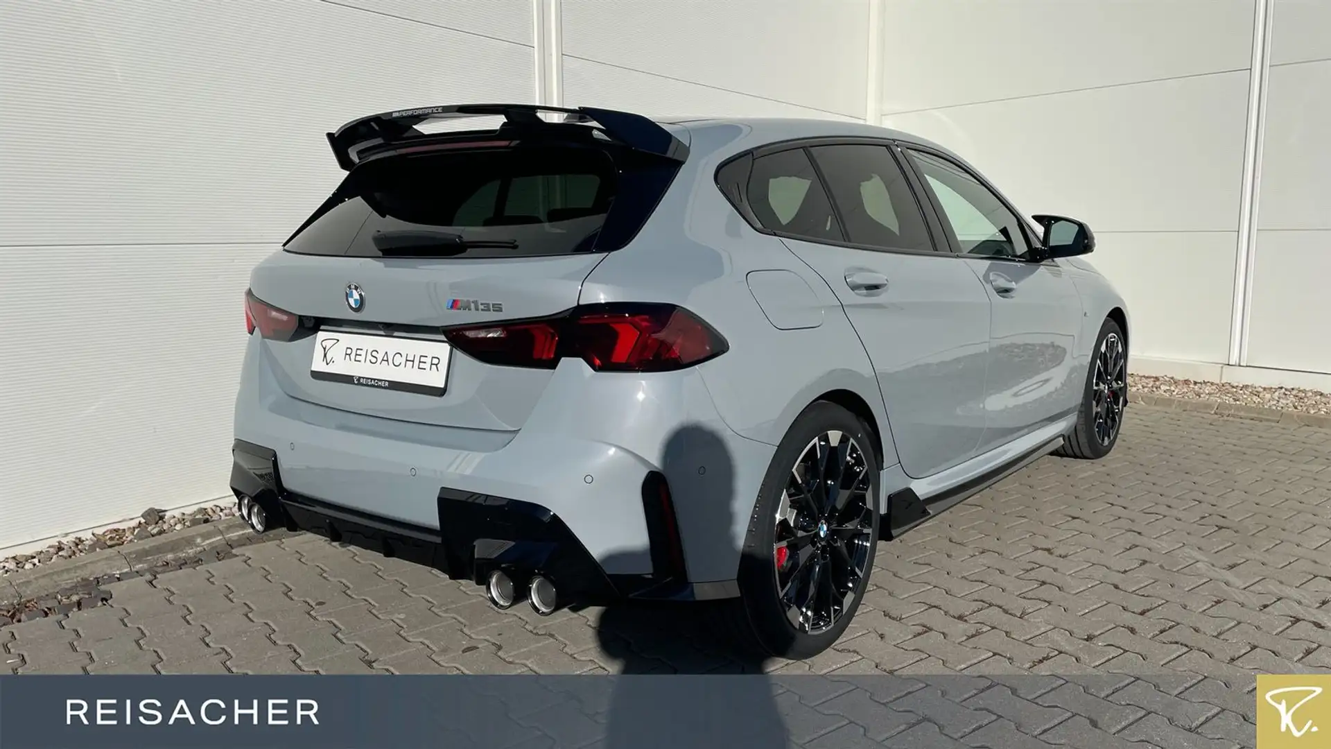 BMW 135 A xDrive M-Sport PRO,el.Sitz+Mem,AHK,DAProf Gris - 2