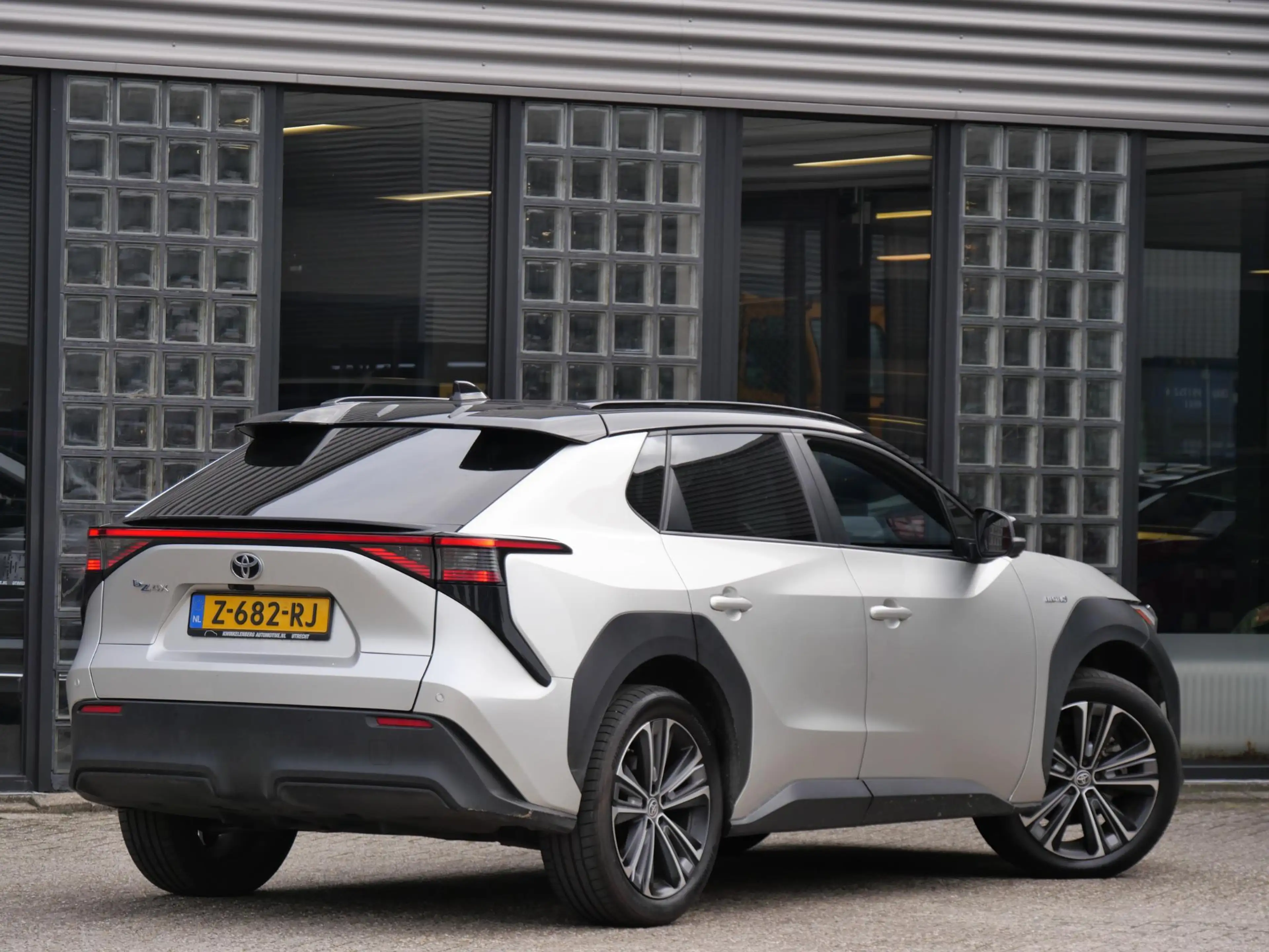 Toyota bZ4X 71kWh/ BI-TONE/ PANORAMADAK/ ELEKT. STOEL/ ELEKT. — photo 2