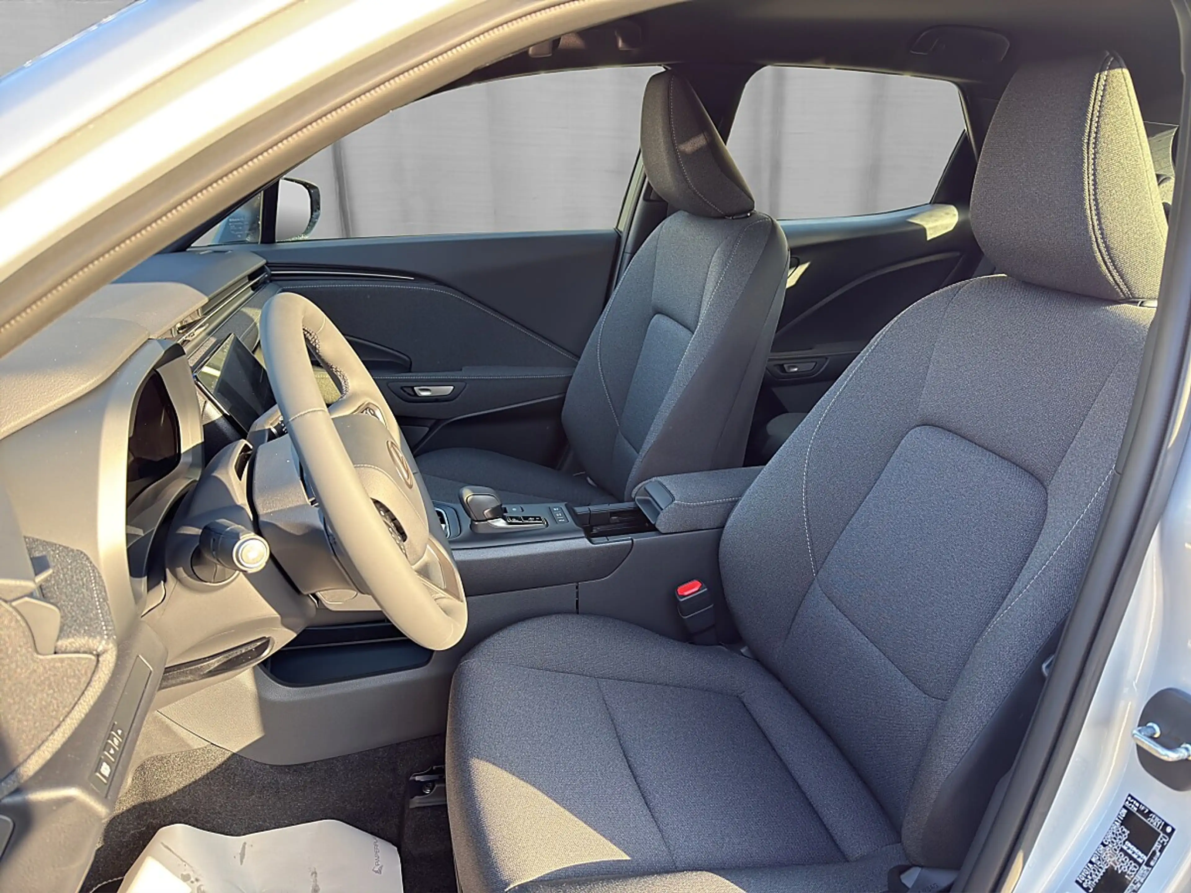 Lexus LBX Basis 136 PS 2WD — photo 9