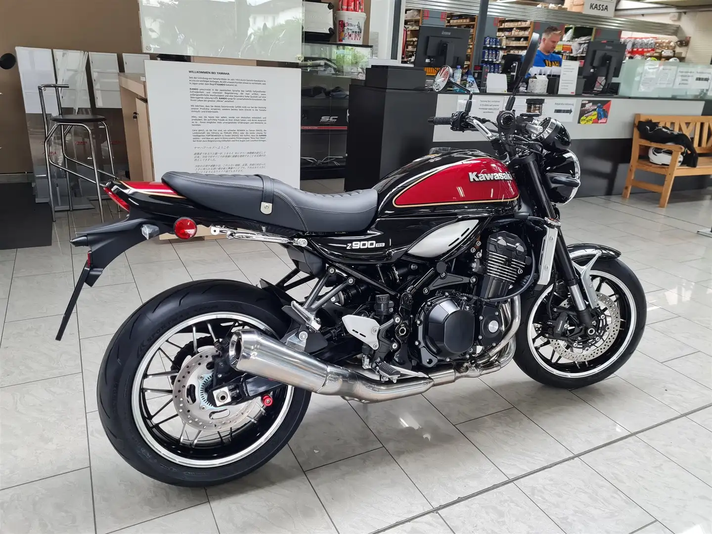 Kawasaki Z 900 Rojo - 2