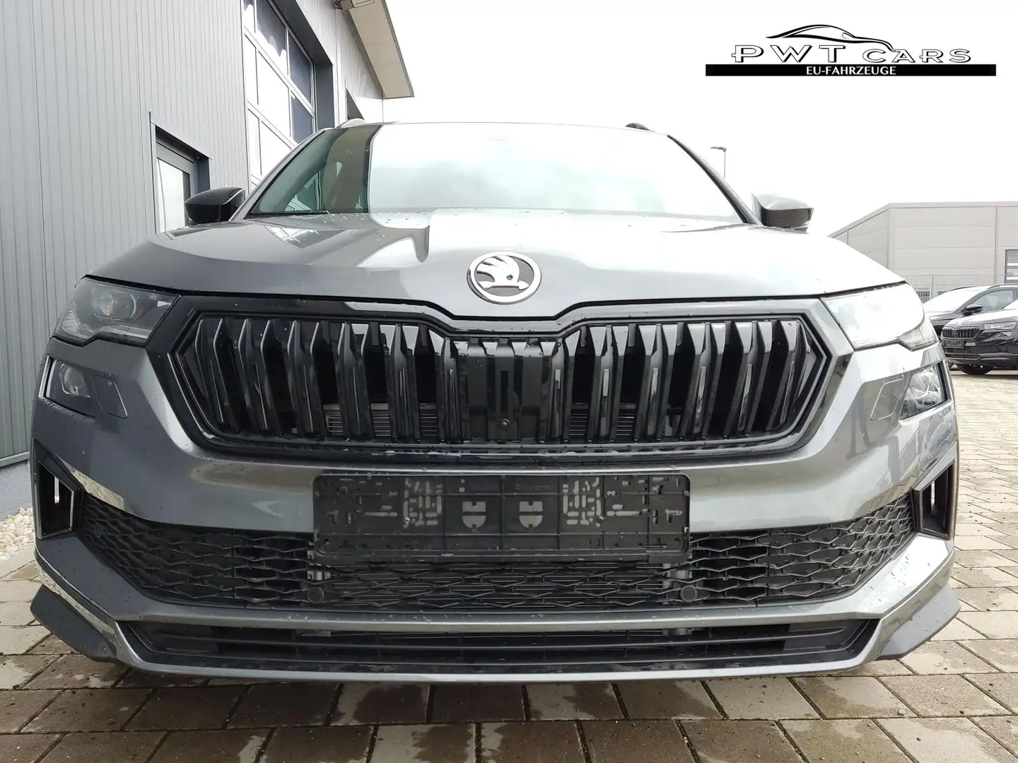 Skoda Karoq Sportline 2,0 TDI 4x4 150 PS DSG Navi-4x Sitzhe... Grau - 2