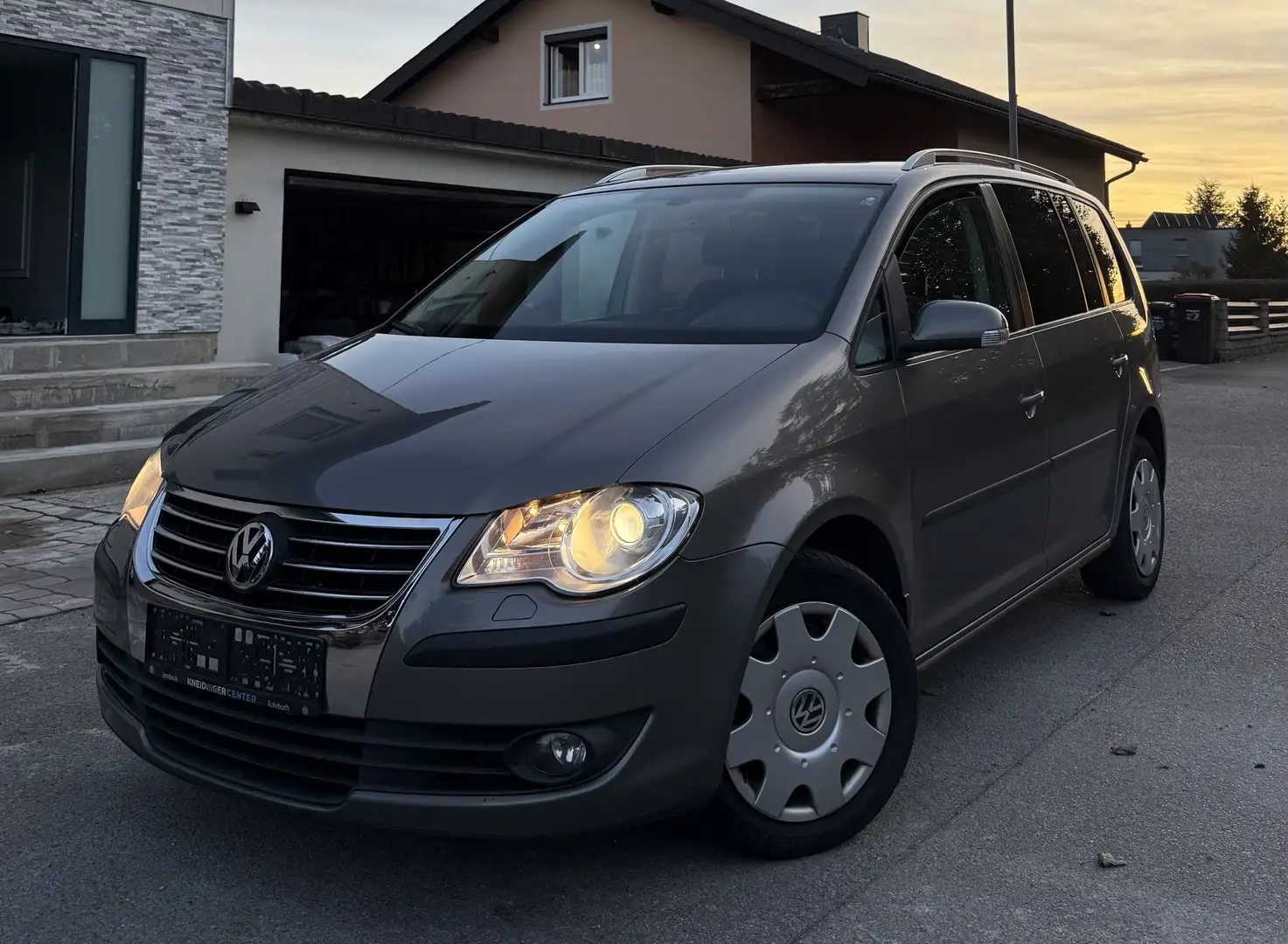 Volkswagen Touran Edition 1,9 TDI DPF DSG - 1