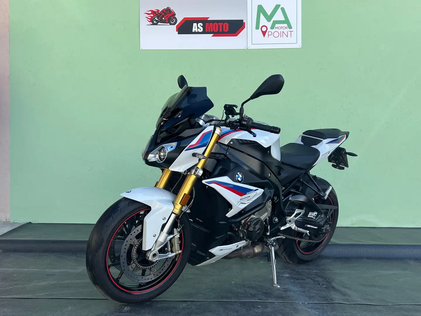 BMW S 1000 R in formula 50% - 1