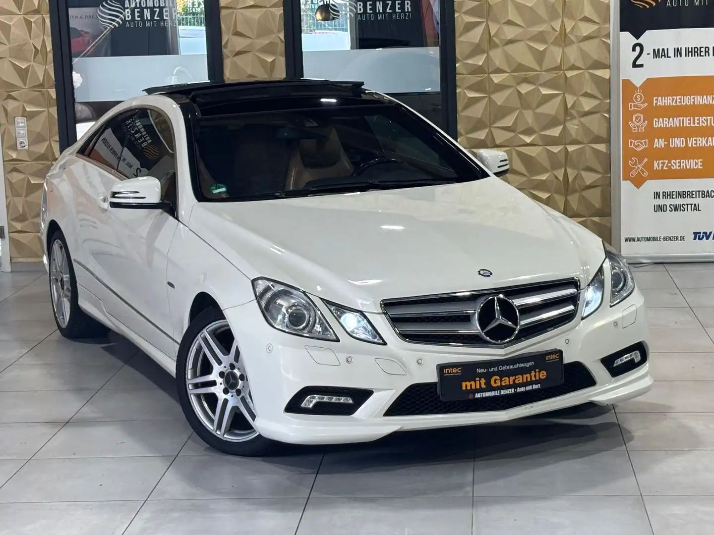 Mercedes-Benz E 250 Coupe E 250 CDI//AMG//PANORAMA//HARMAN/KARDON Weiß - 2