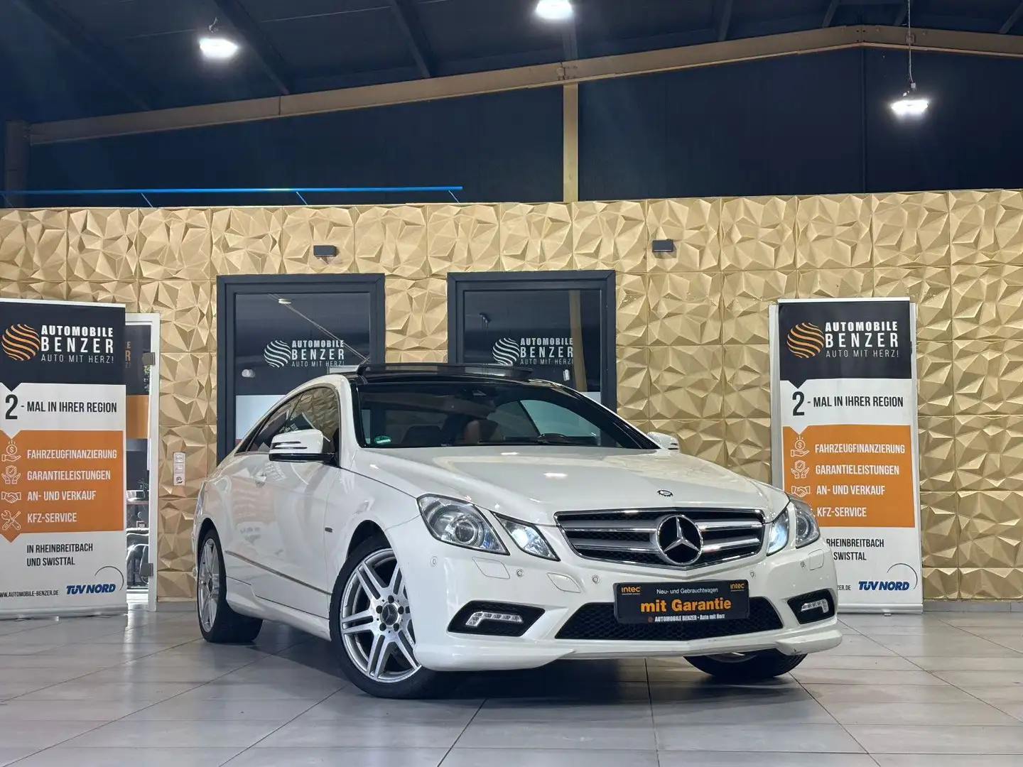 Mercedes-Benz E 250 Coupe E 250 CDI//AMG//PANORAMA//HARMAN/KARDON Weiß - 1