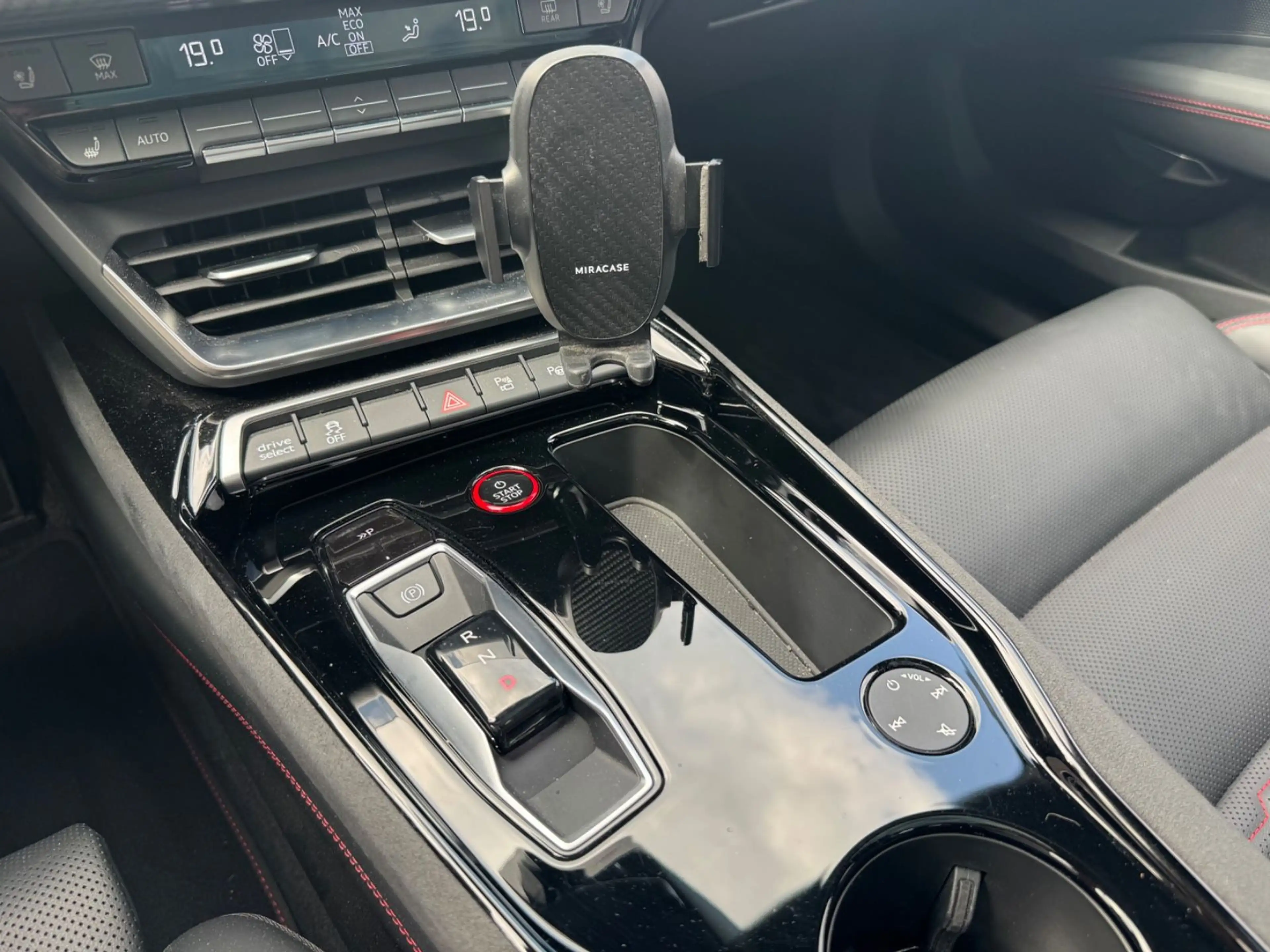 Audi e-tron GT RS quattro -Matrix -Pano -HUD — photo 12