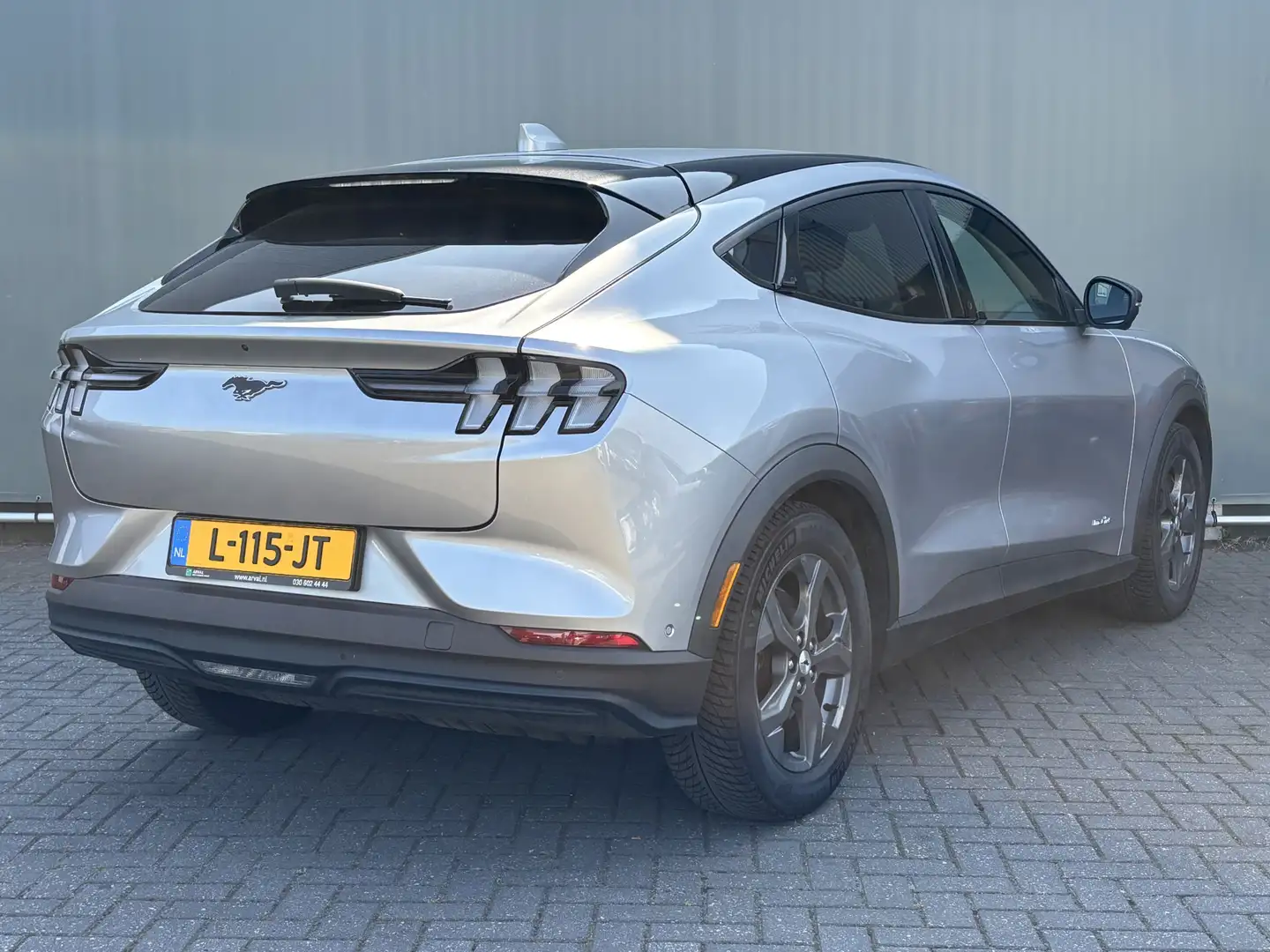 Ford Mustang Mach-E BWJ 2021 RWD 75 kWh 259 PK STUURVERW. / STOELVERW. Grijs - 2