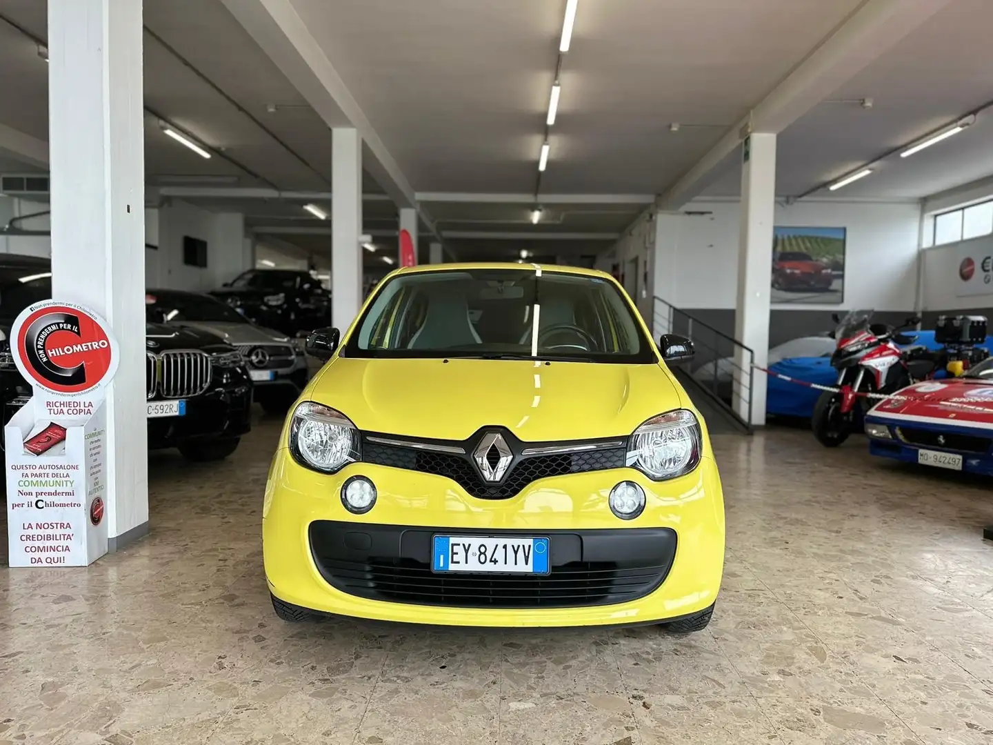 Renault Twingo 1.0 SCe Live Amarillo - 2
