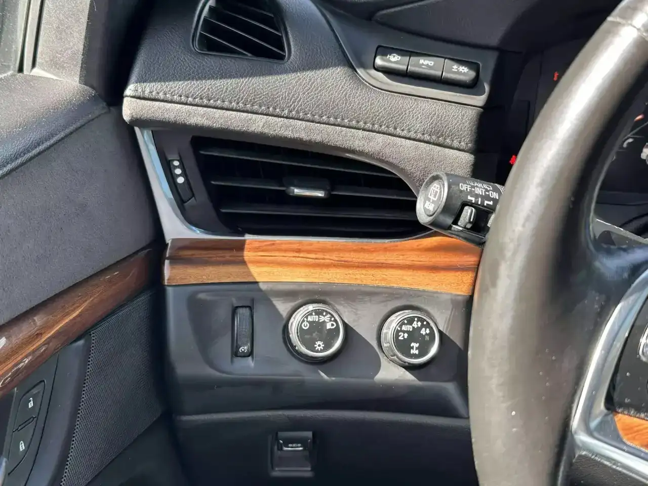 Cadillac Escalade снимка Cadillac Escalade