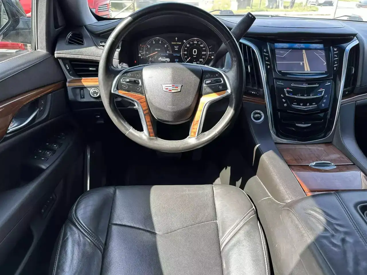 Cadillac Escalade снимка Cadillac Escalade
