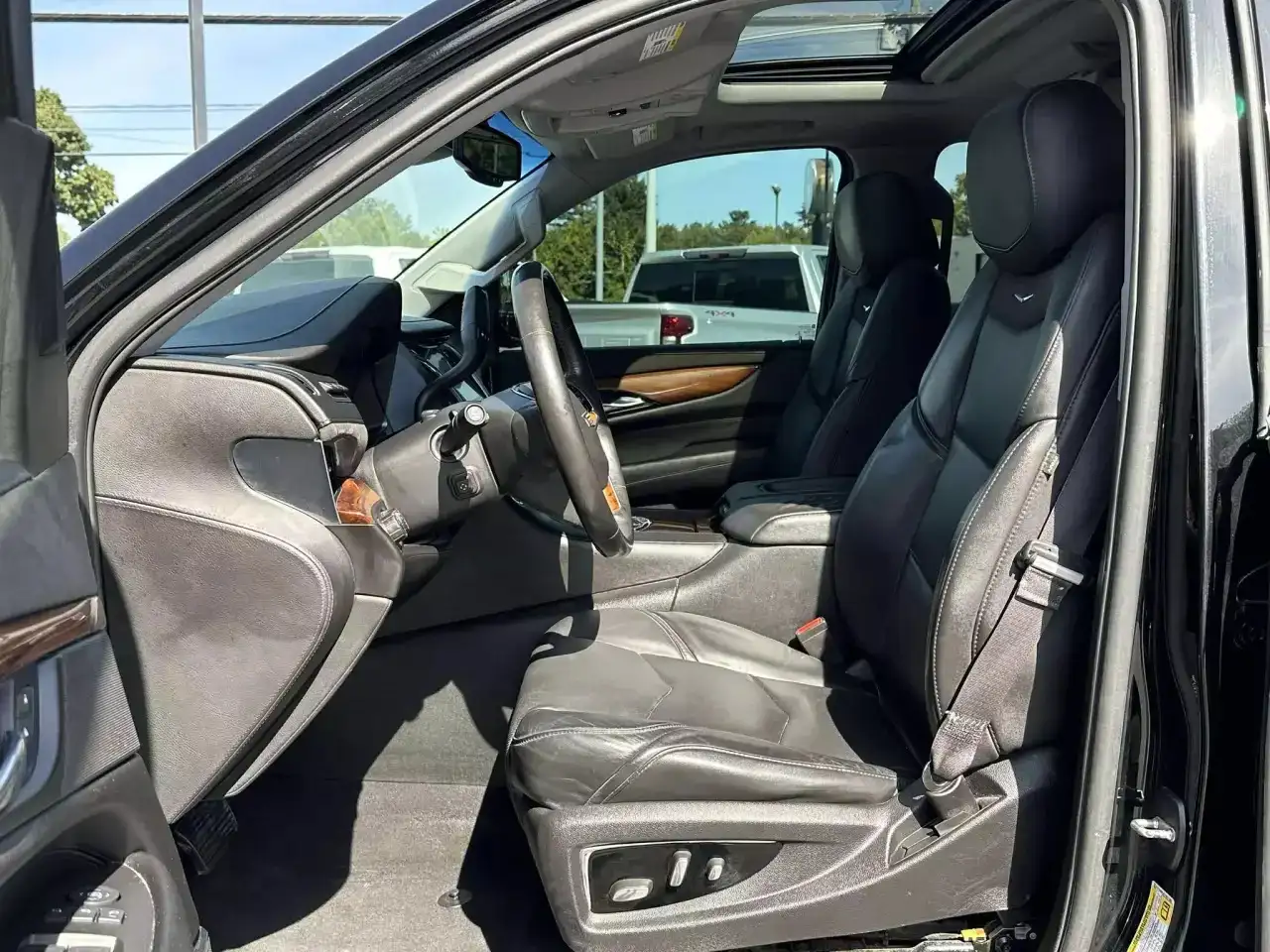 Cadillac Escalade снимка Cadillac Escalade