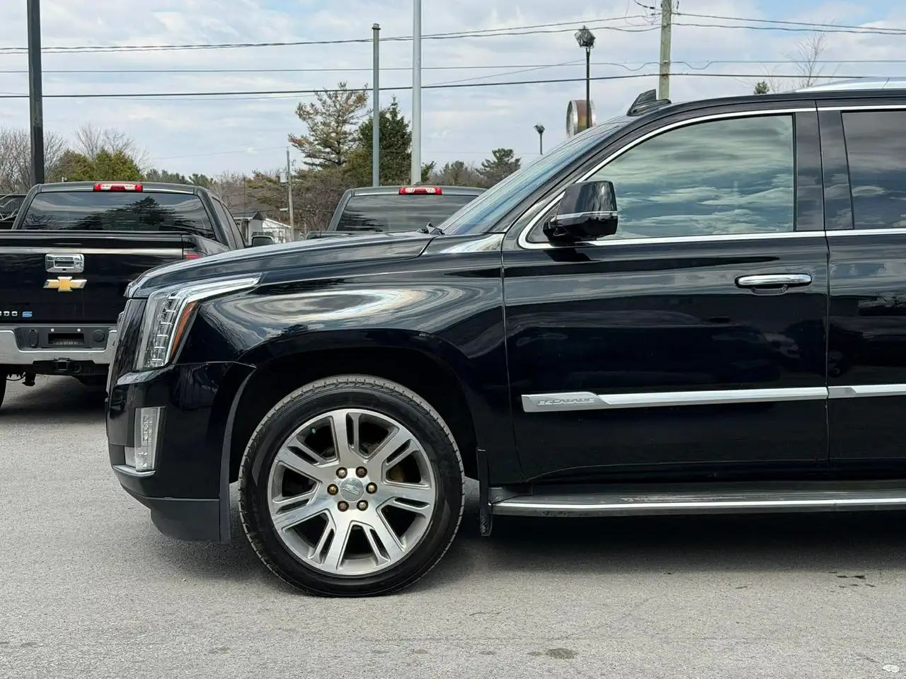 Cadillac Escalade снимка Cadillac Escalade