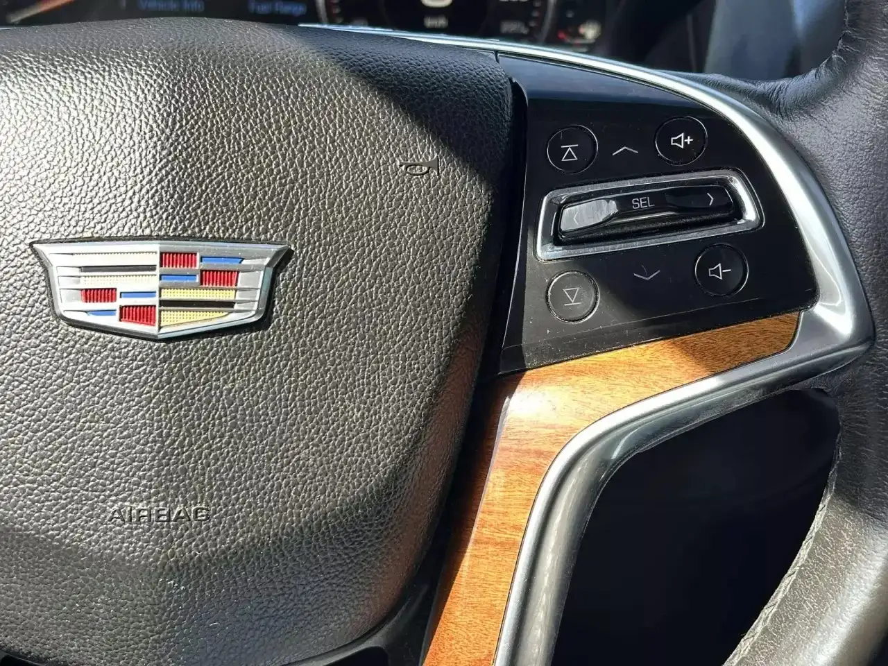 Cadillac Escalade снимка Cadillac Escalade