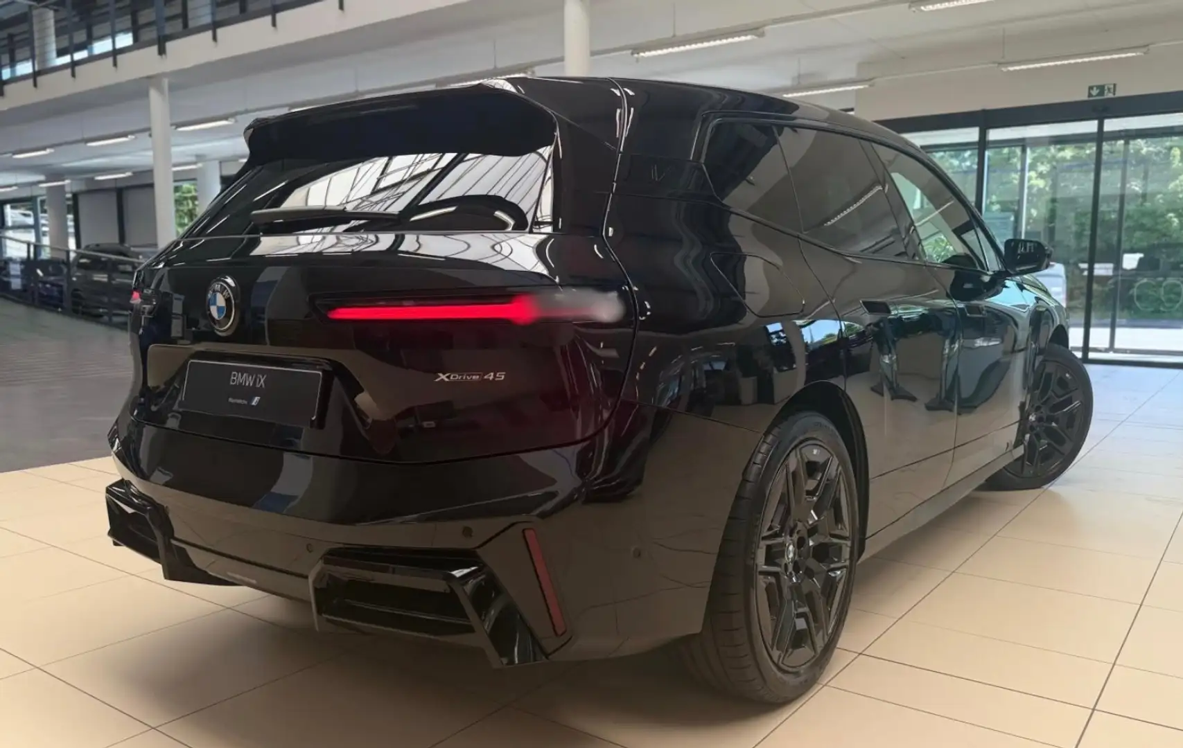 BMW iX xDrive45 | M Sport PRO | SKY Lounge | INNO | Trekh Noir - 2