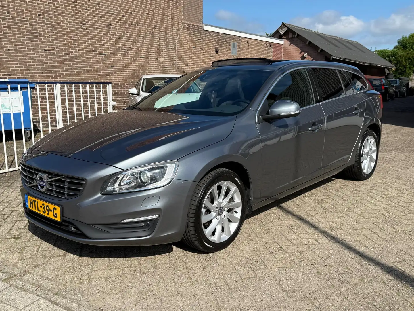 Volvo V60 1.5 T3 Momentum Winter-line Family-line Gris - 2