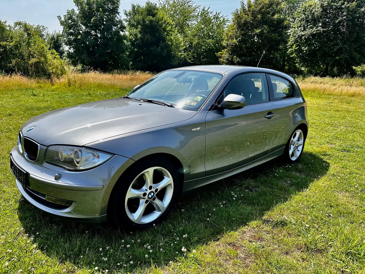 BMW 116 116 i Advantage Klimaautomatik Xenon Euro 5 Grijs - 1