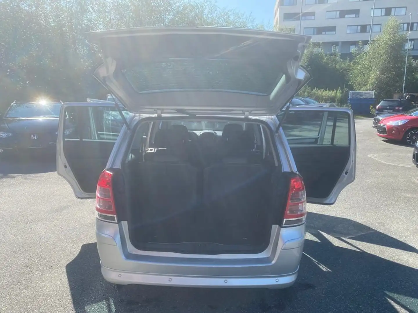 Opel Zafira 1.8 Easytronic Cosmo Gris - 2