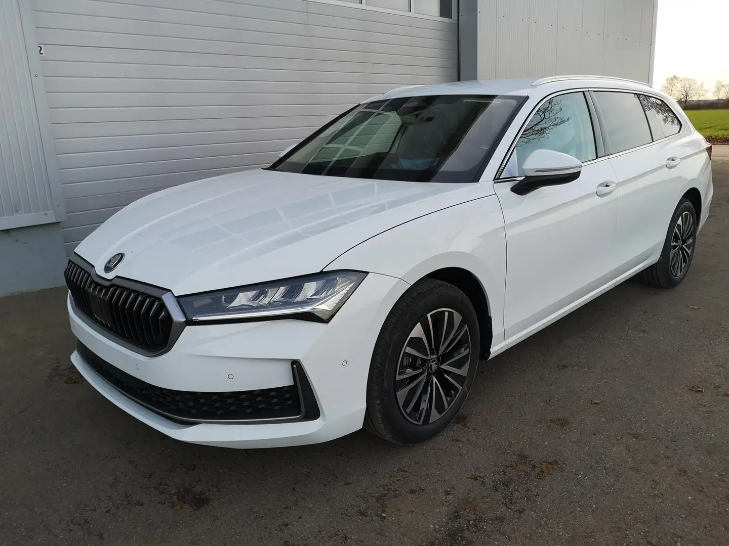 Skoda Superb Combi 2.0 TDI 142kW 4x4 Selection DSG ABT Stand... Weiß - 1