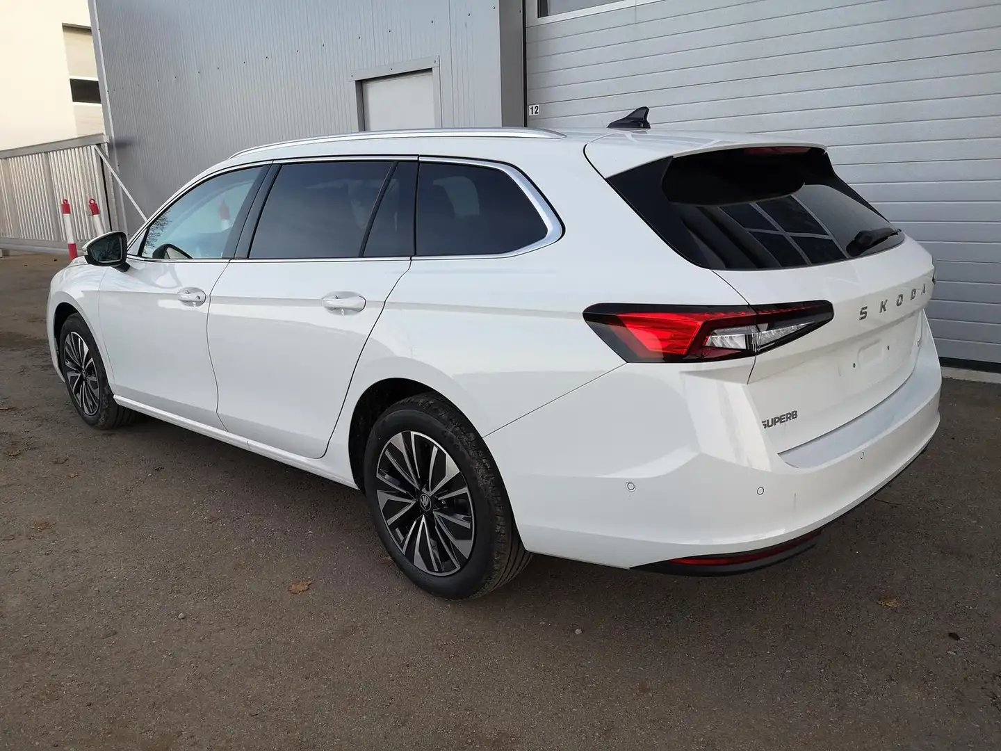 Skoda Superb Combi 2.0 TDI 142kW 4x4 Selection DSG ABT Stand... Weiß - 2