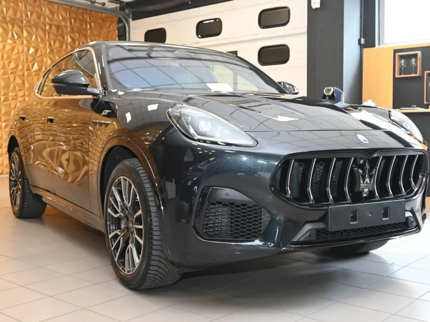 Maserati Grecale 2.0 GT 300CV MHEV Q4 TETT.SED.VENT/RISC360°FULL Nero - 2