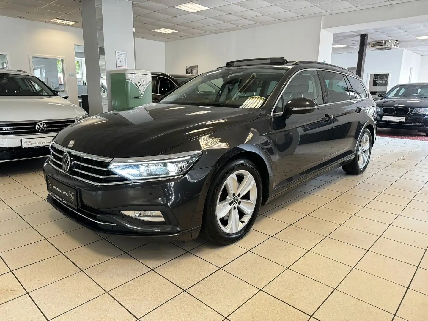 Volkswagen Passat Variant Matrix/Pano/360°/Virtuell/ACC Grau - 1