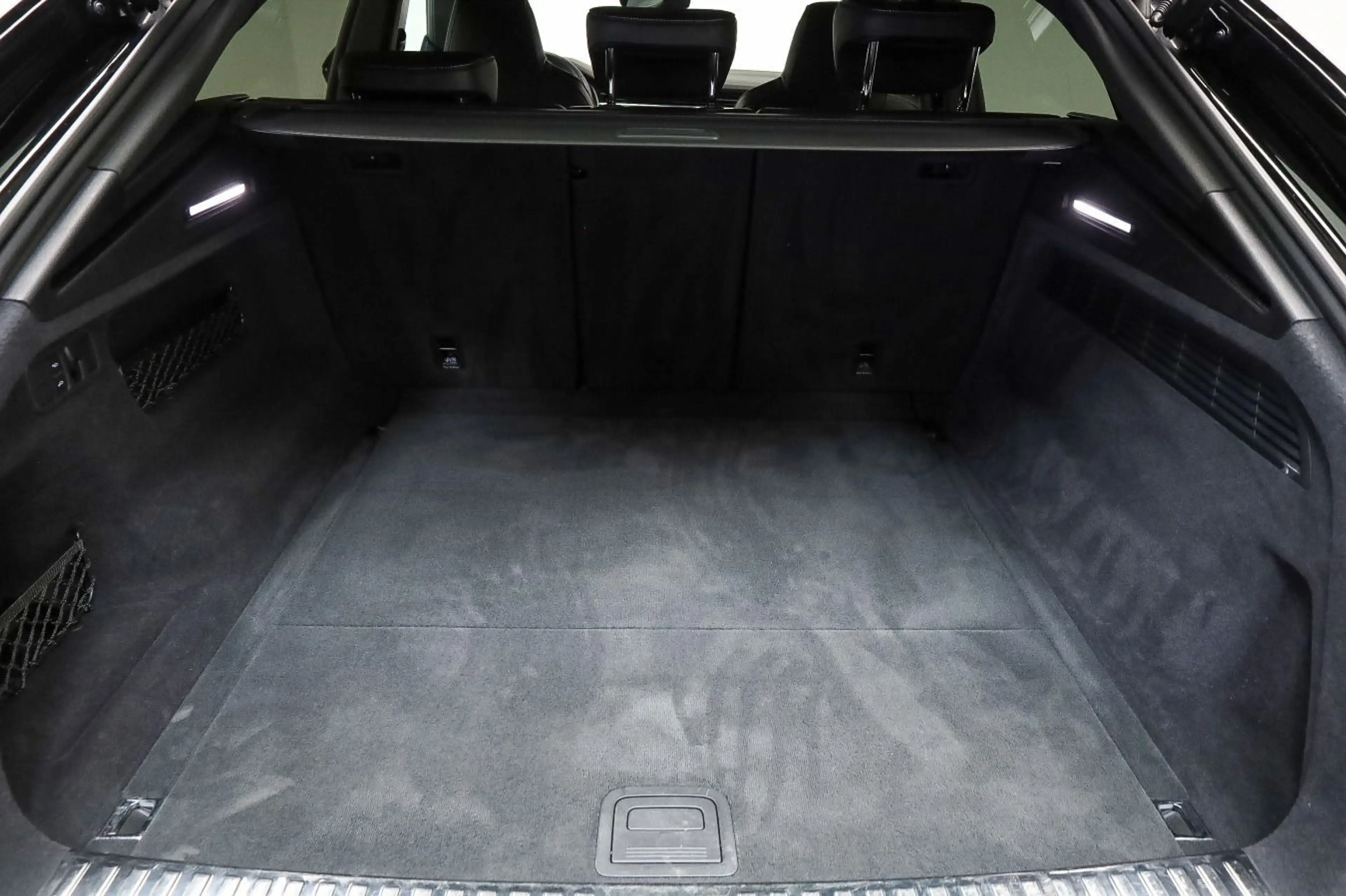Audi SQ8 Pano, Massage, HUD, Assist, Matrix, Leder — photo 11