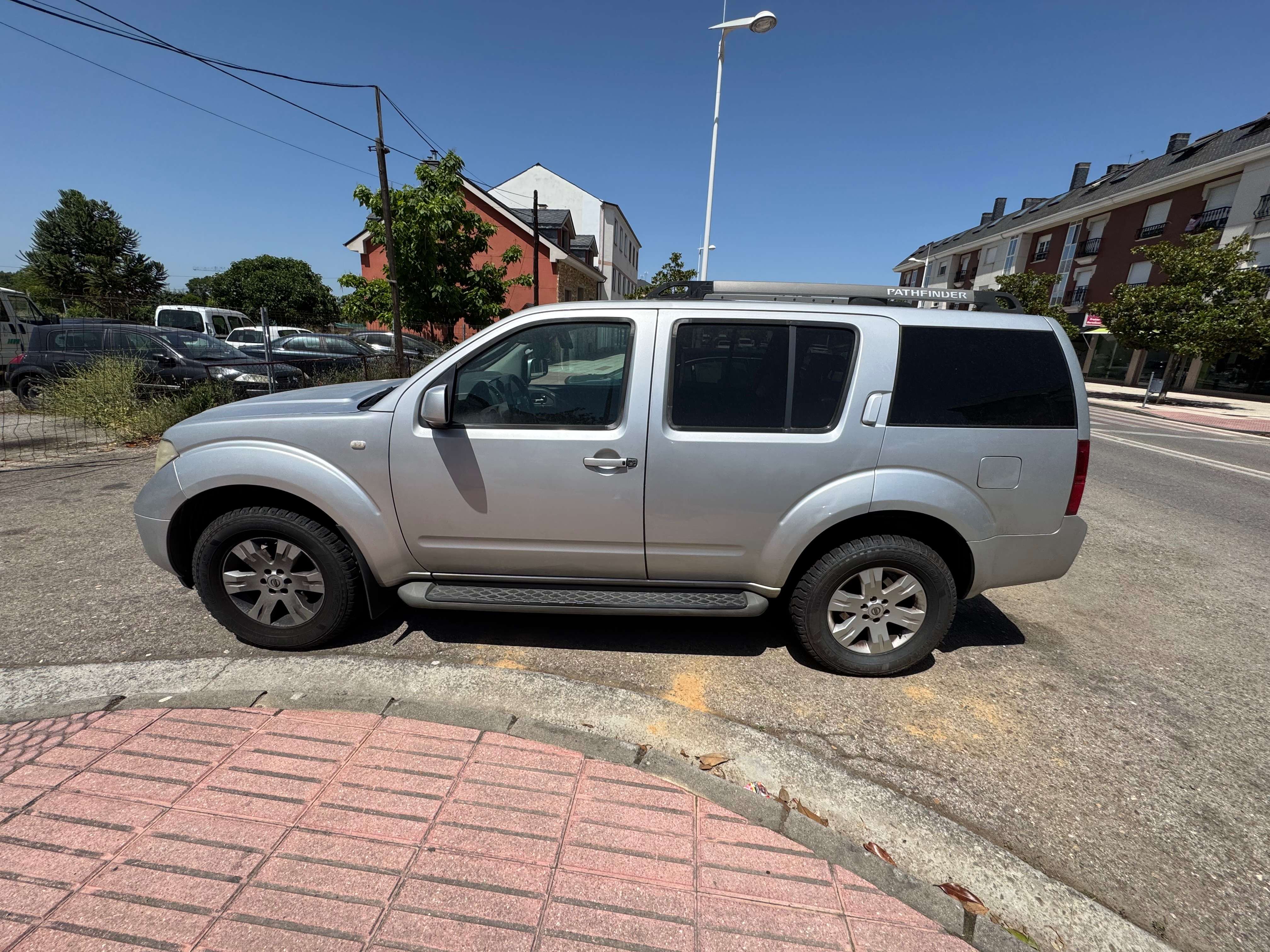 Nissan Pathfinder Pathfinder 2.5dCi LE Aut. LE - foto 1