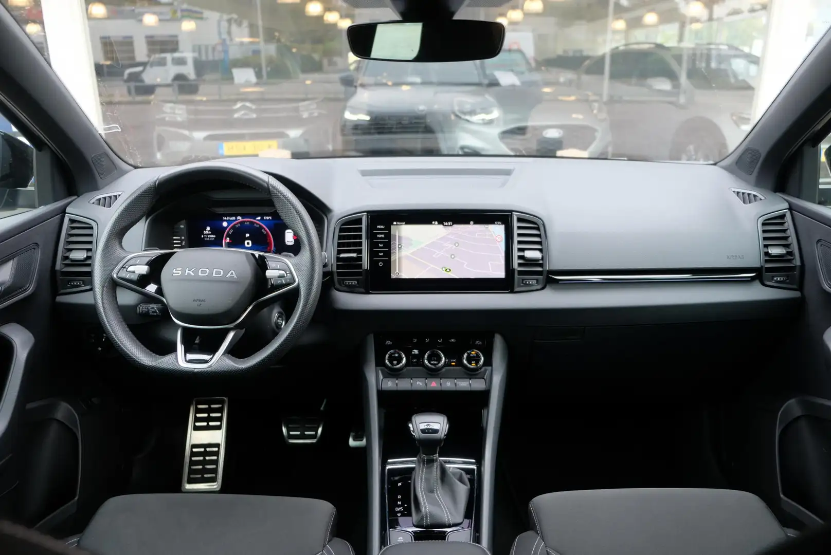 Skoda Karoq 1.5 TSi 150pk DSG Sportline | Navi | App Connect | Grijs - 2