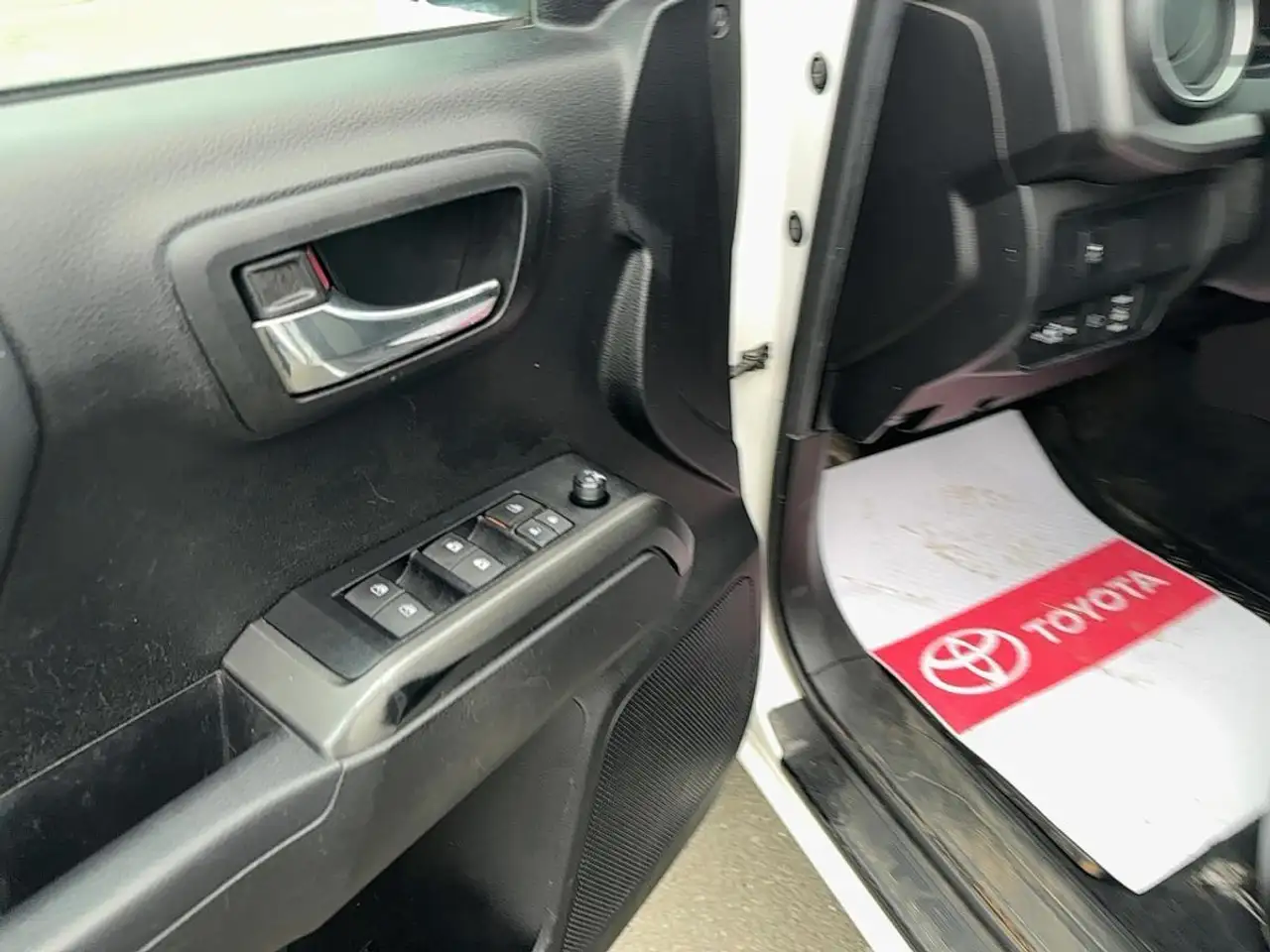 Toyota Tacoma снимка Toyota Tacoma