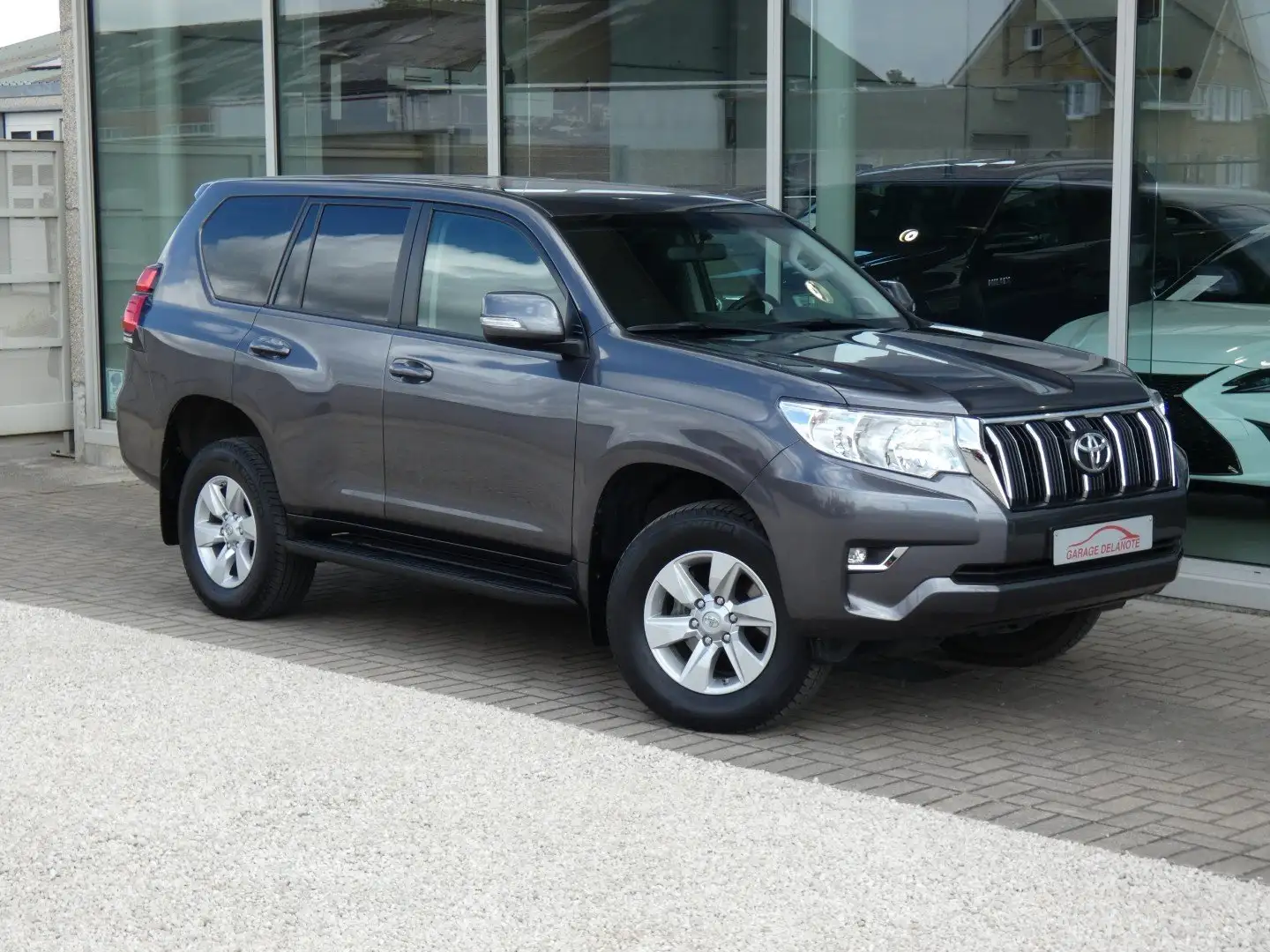 Toyota Land Cruiser 2.8 D4D Country AUTOMAAT +Lichte vracht +Carplay Grijs - 1