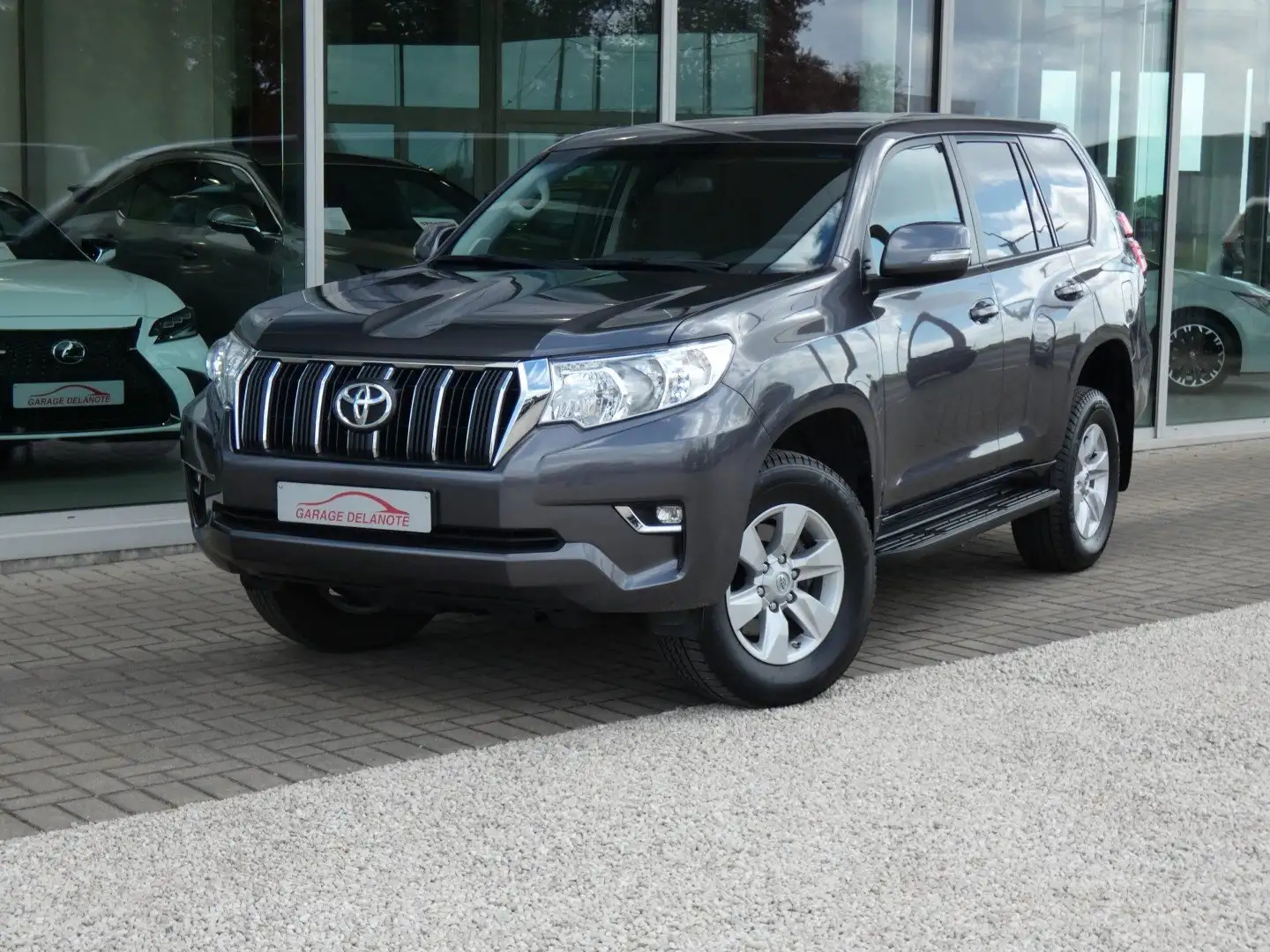 Toyota Land Cruiser 2.8 D4D Country AUTOMAAT +Lichte vracht +Carplay Grijs - 2